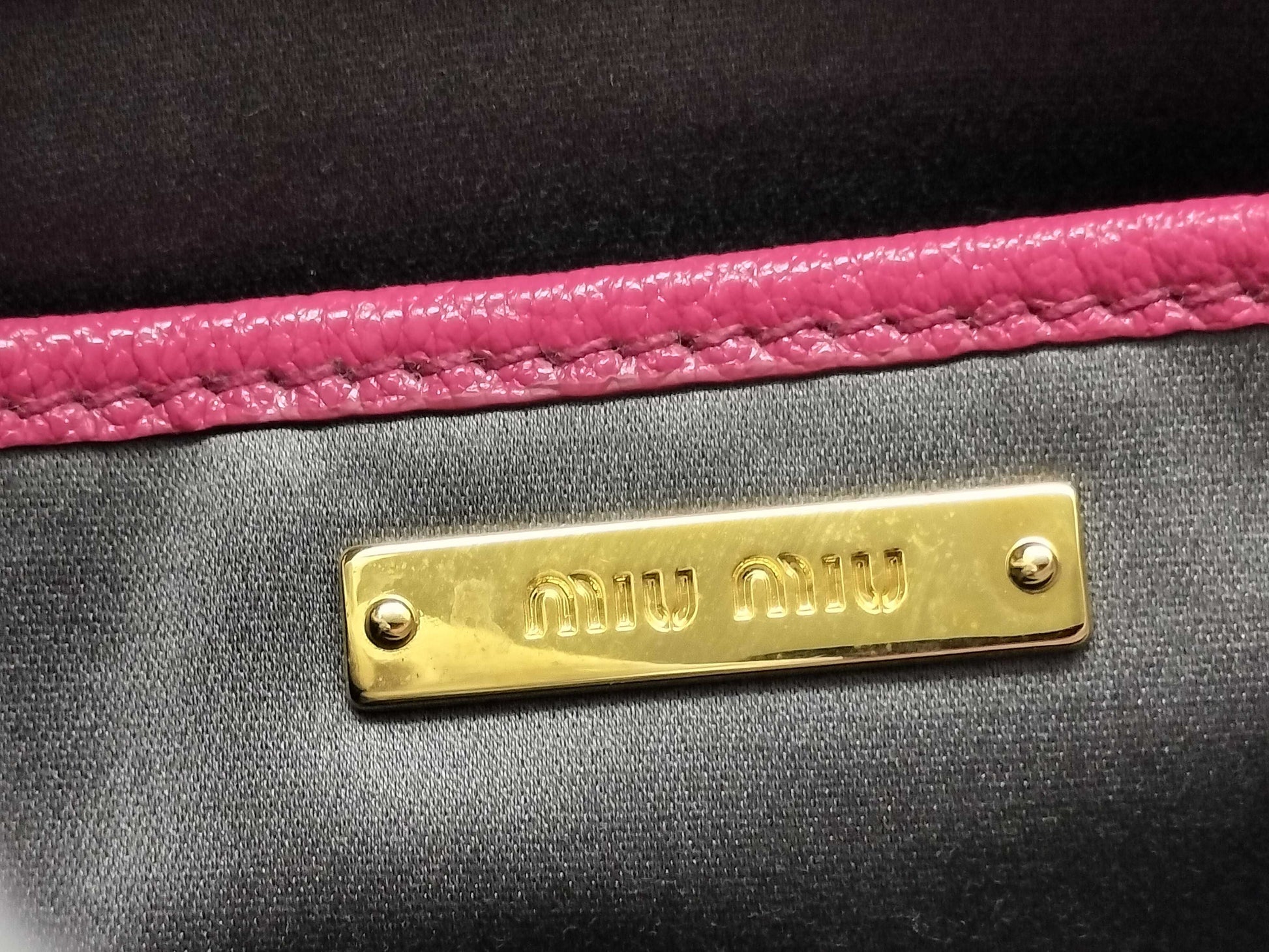Miu Miu Miu Miu Push Lock Tote in Fuchsia Grained Calfskin Leather with Gold 197 B Shoulder Bag