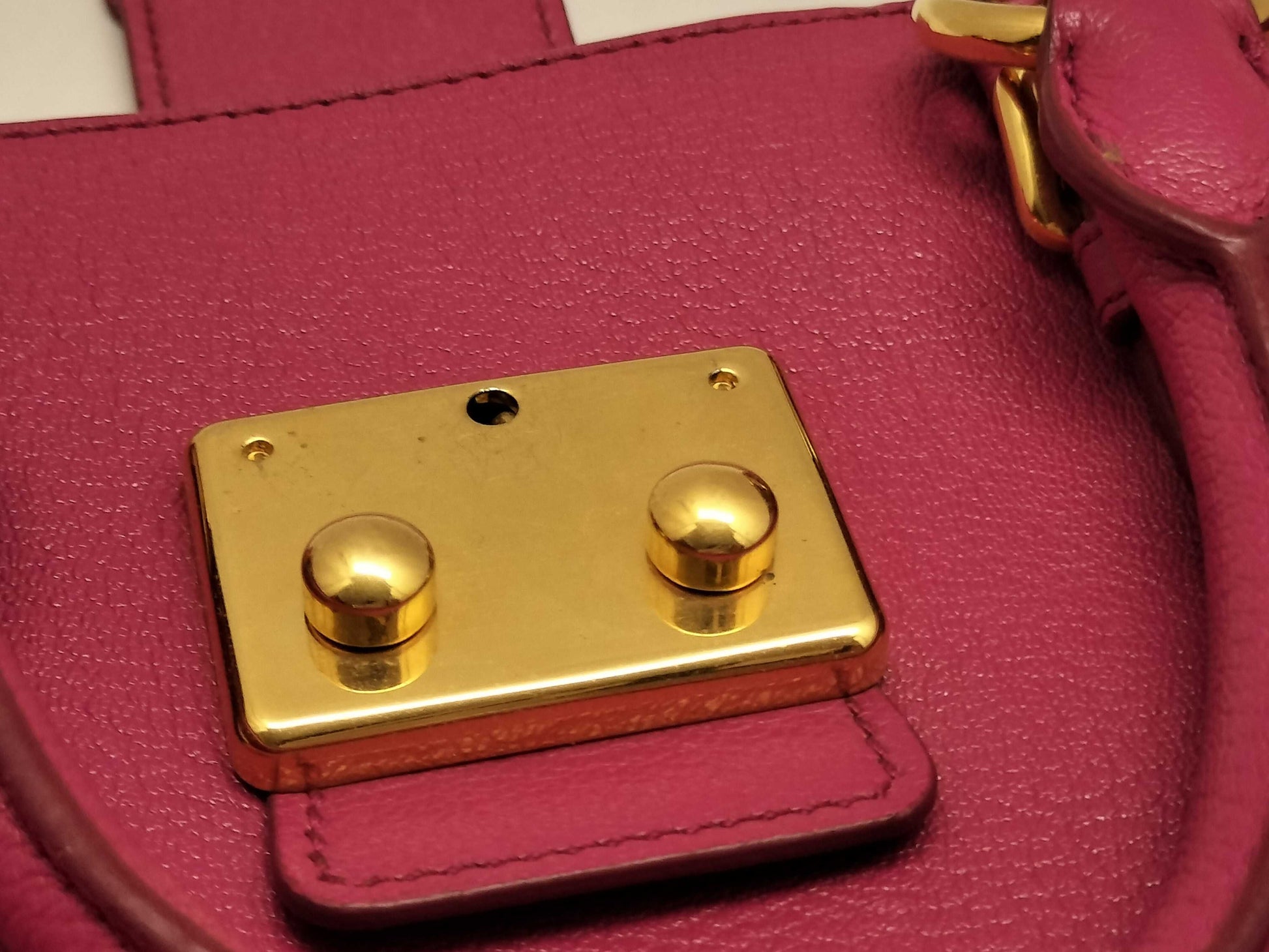 Miu Miu Miu Miu Push Lock Tote in Fuchsia Grained Calfskin Leather with Gold 197 B Shoulder Bag