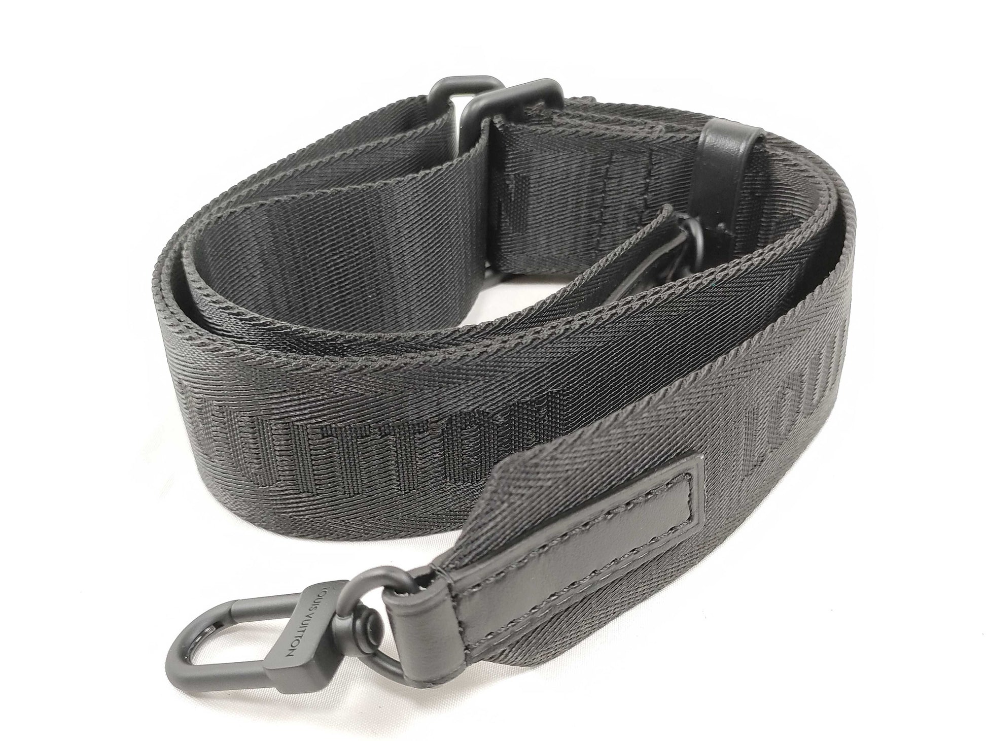 LOUIS VUITTON Louis Vuitton Signature Adjustable Strap Black with Black Hardware 95*4.5*0.5cm Strap