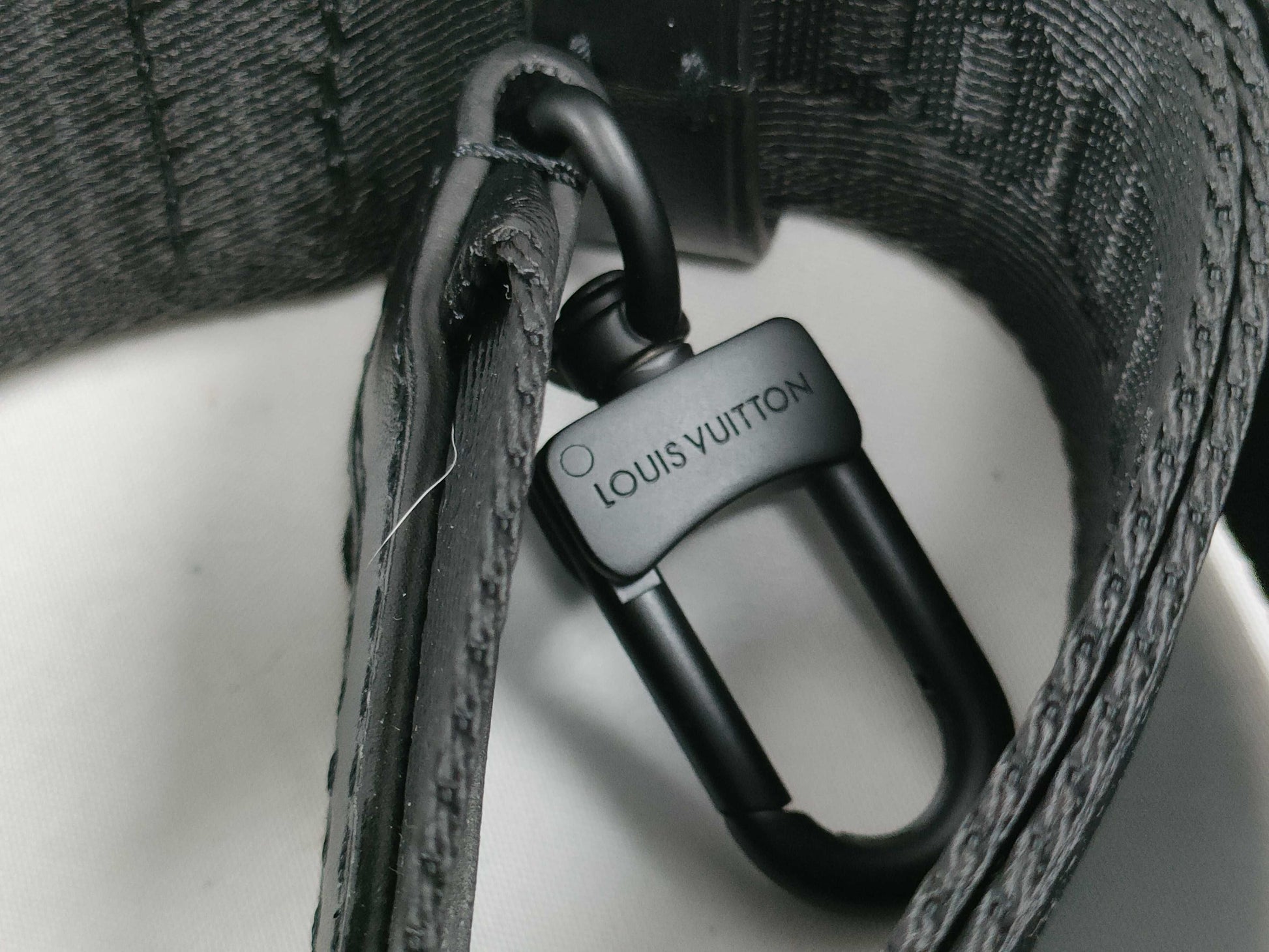 LOUIS VUITTON Louis Vuitton Signature Adjustable Strap Black with Black Hardware 95*4.5*0.5cm Strap