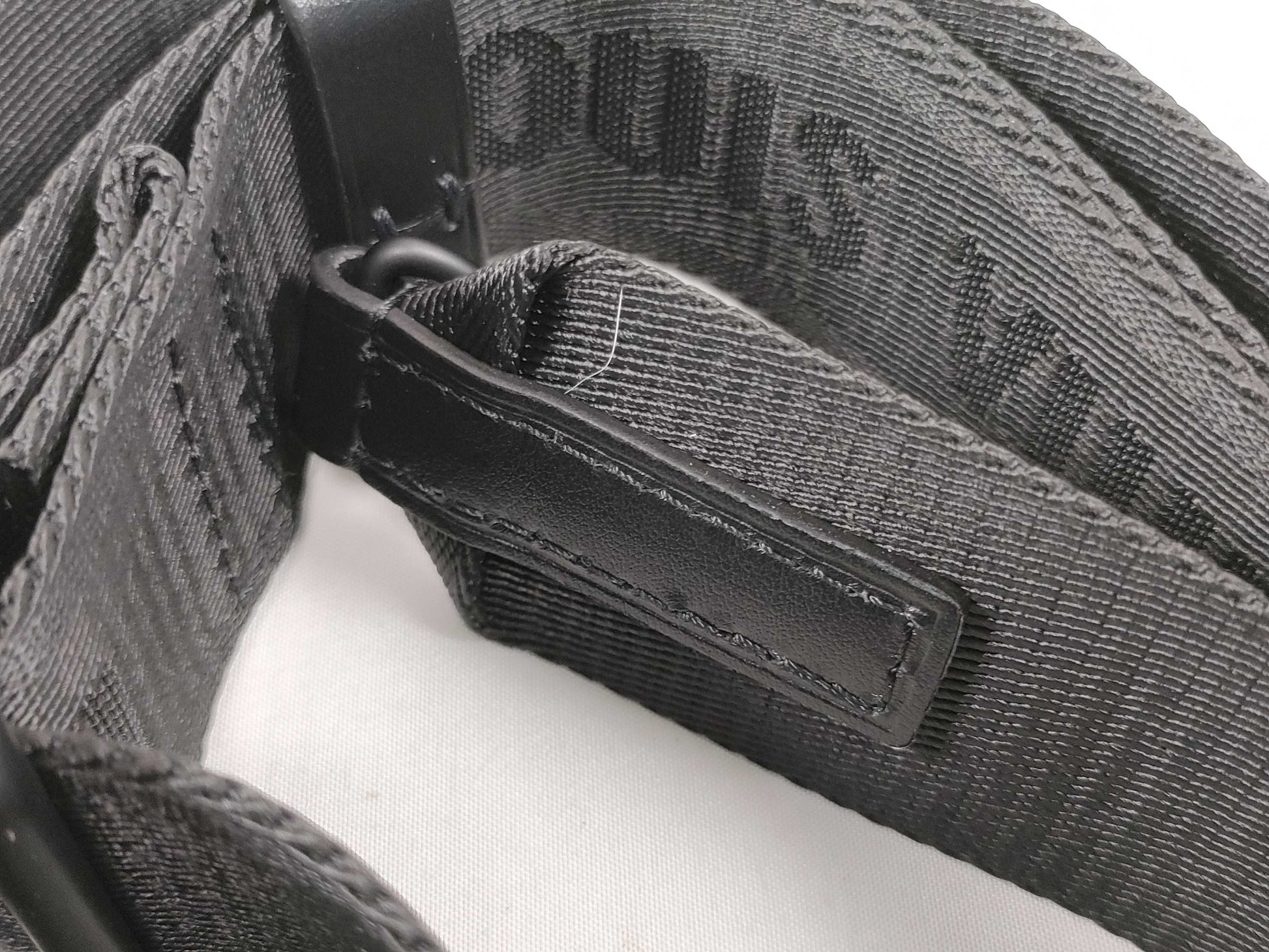 LOUIS VUITTON Louis Vuitton Signature Adjustable Strap Black with Black Hardware 95*4.5*0.5cm Strap