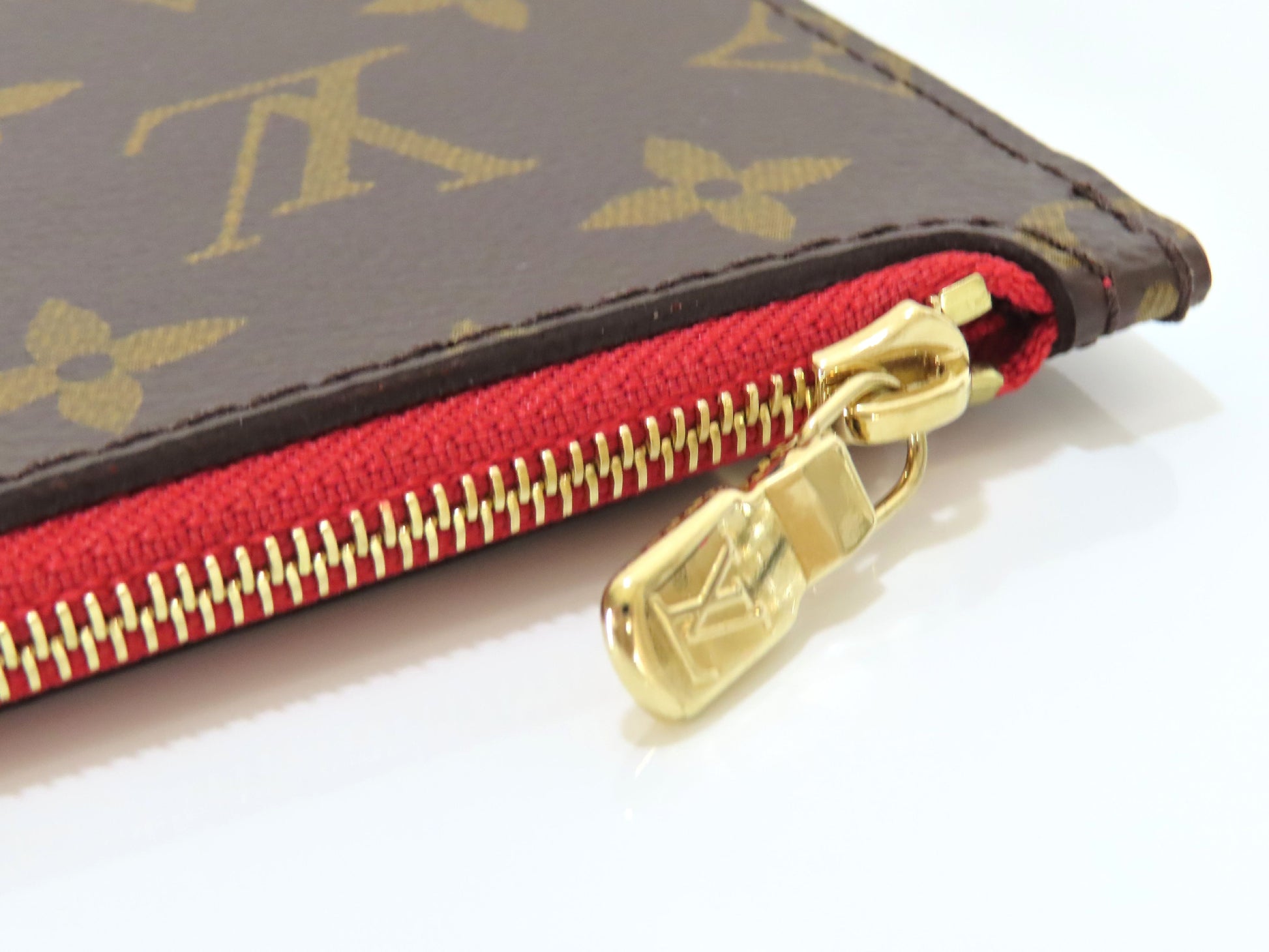 LOUIS VUITTON Unidentified Monogram Louis Vuitton Neverfull Pouch / Brown Monogram Canvas / Gold Hardware Pouch
