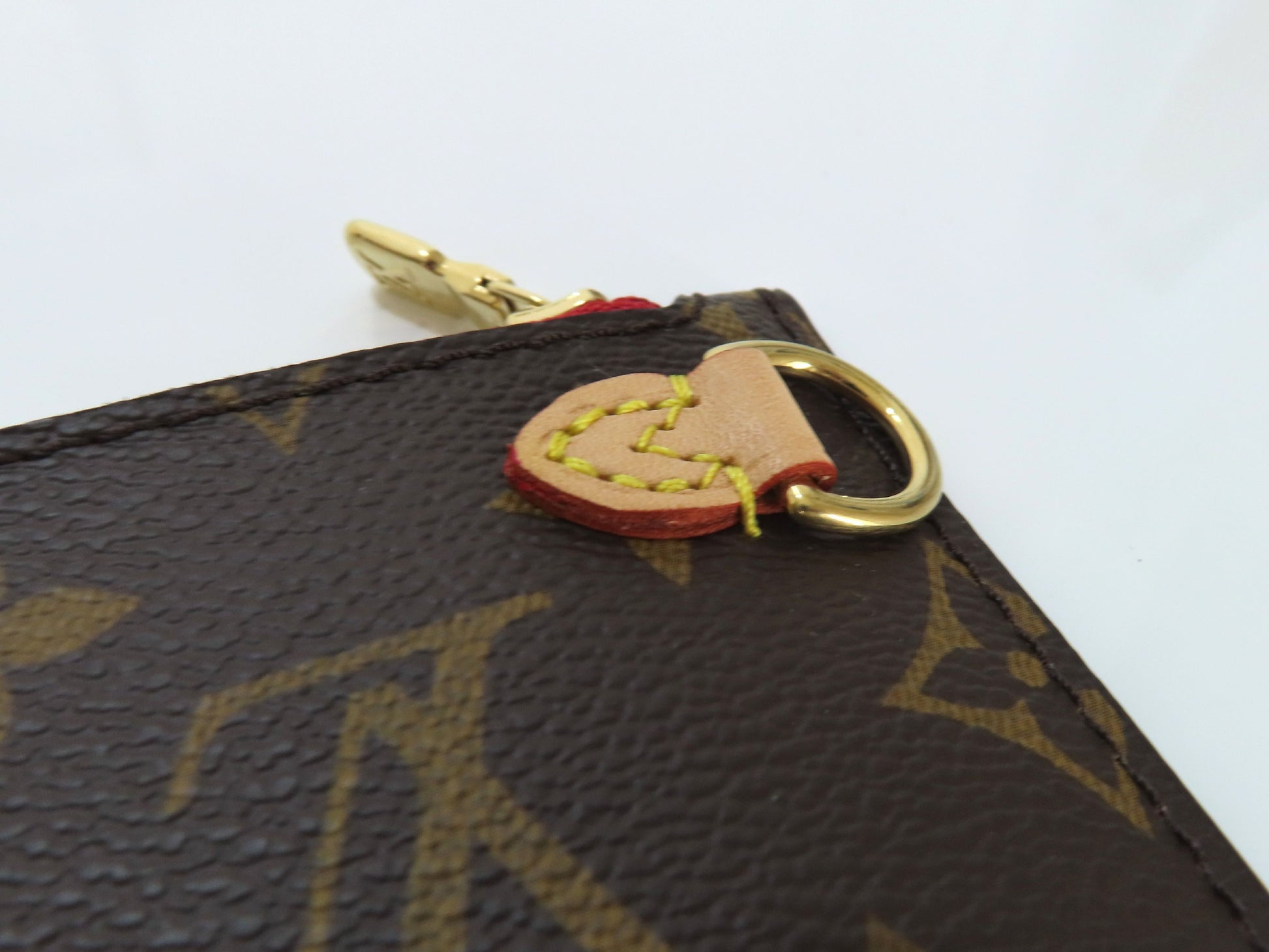 LOUIS VUITTON Unidentified Monogram Louis Vuitton Neverfull Pouch / Brown Monogram Canvas / Gold Hardware Pouch