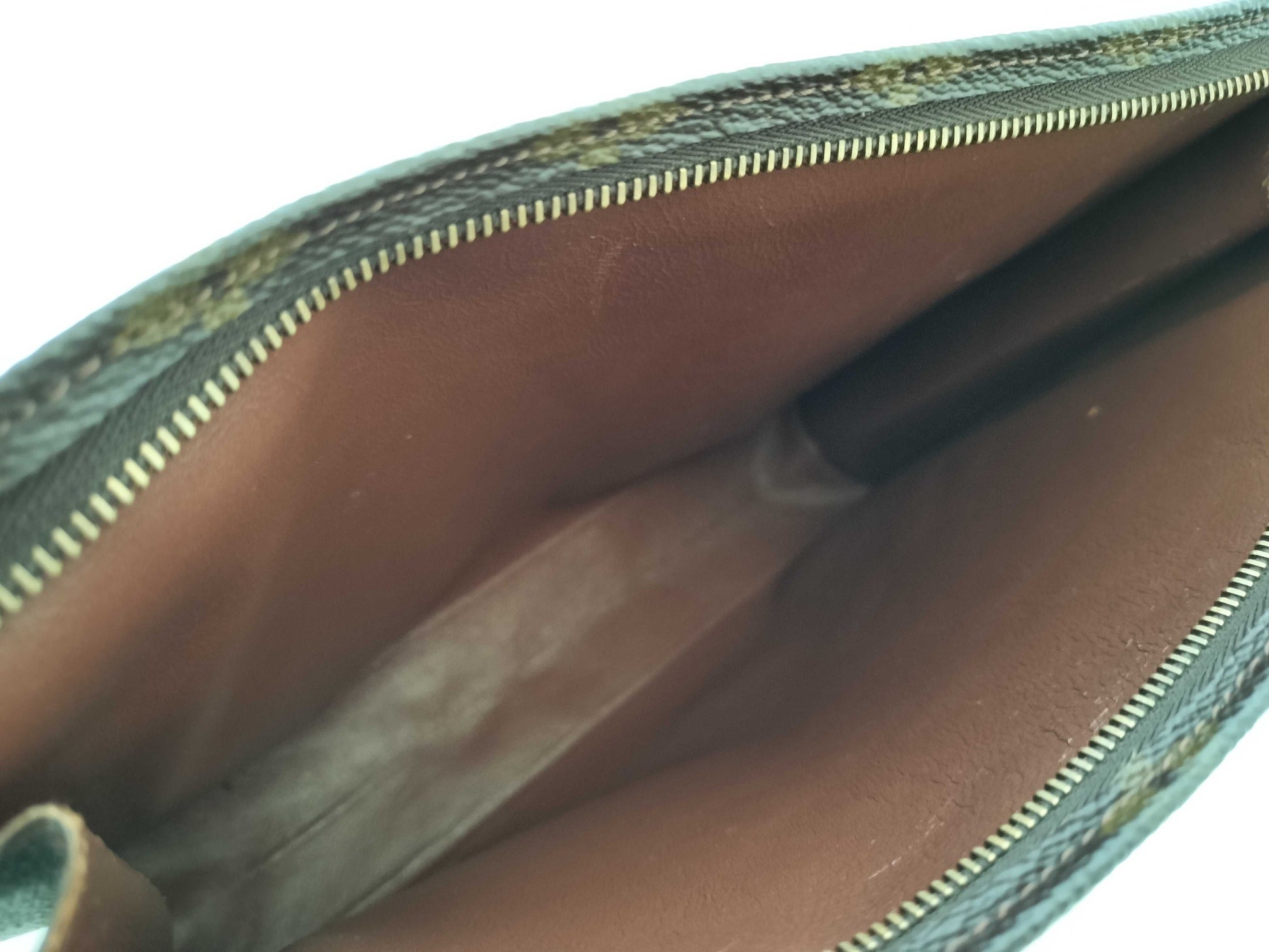 LOUIS VUITTON AN0932 Monogram LOUIS VUITTON Monogram Pochette Toilette M47542 AN0932 Pouch