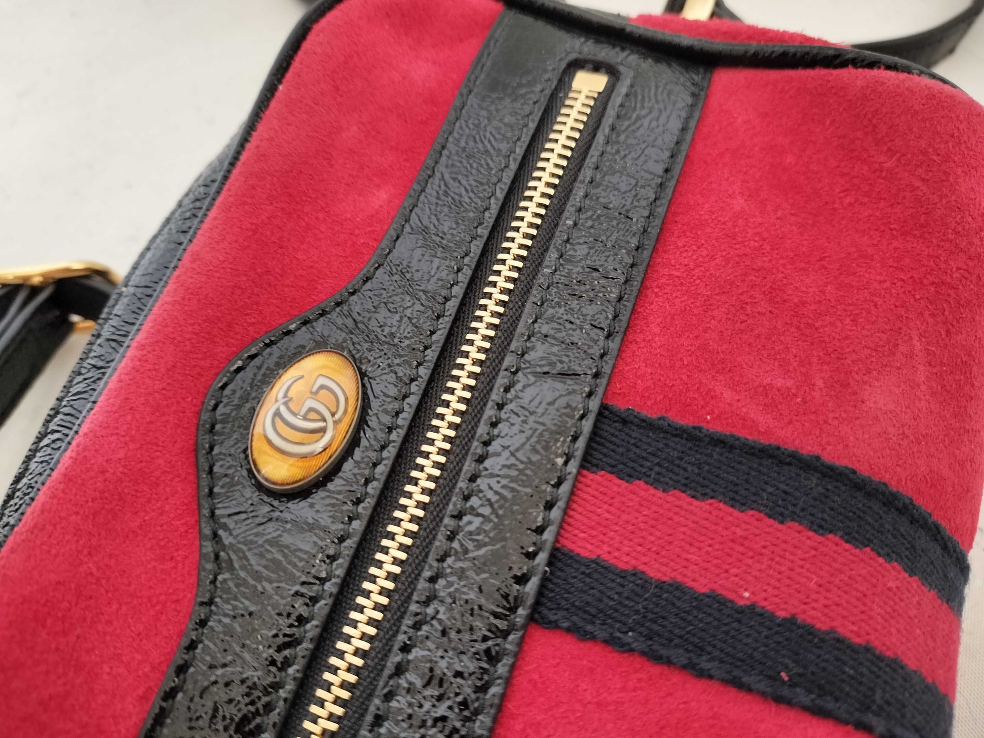 GUCCI GG Supreme Ophidia Suede Shoulder Bag in Red