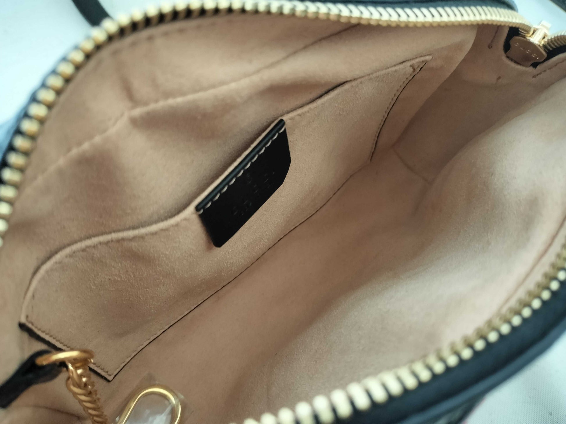 GUCCI GG Supreme Ophidia Suede Shoulder Bag in Red