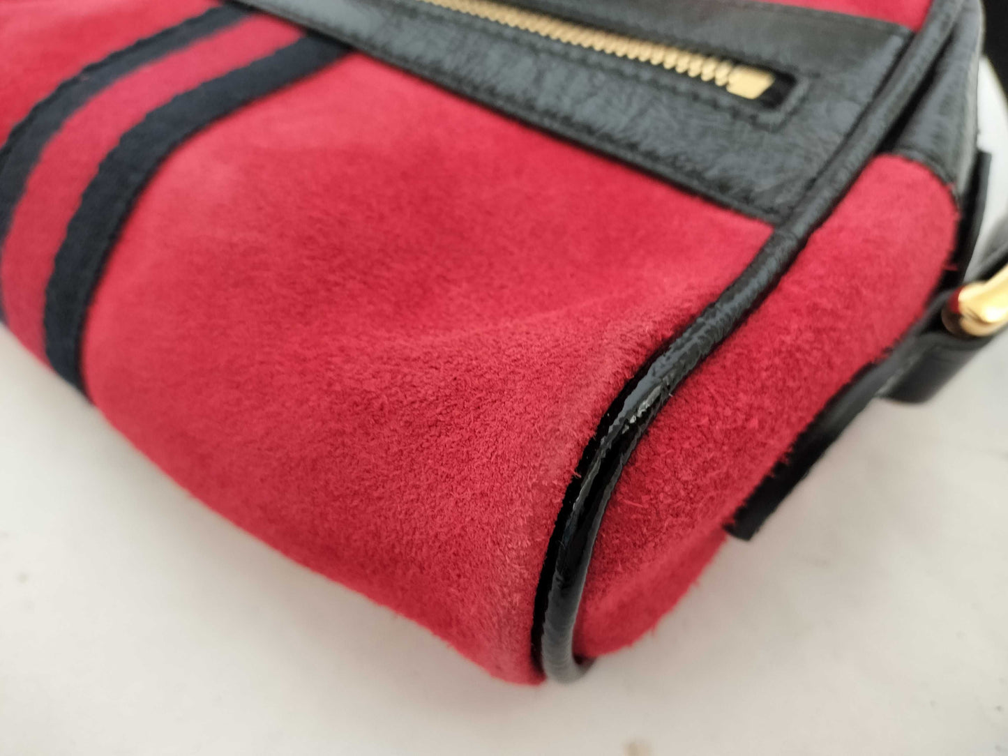 GUCCI GG Supreme Ophidia Suede Shoulder Bag in Red