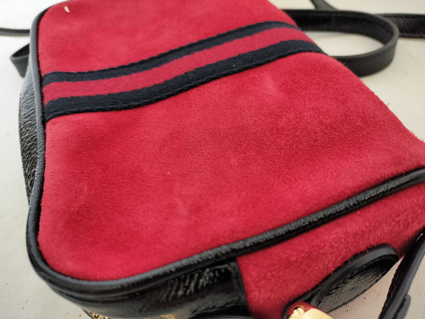 GUCCI GG Supreme Ophidia Suede Shoulder Bag in Red