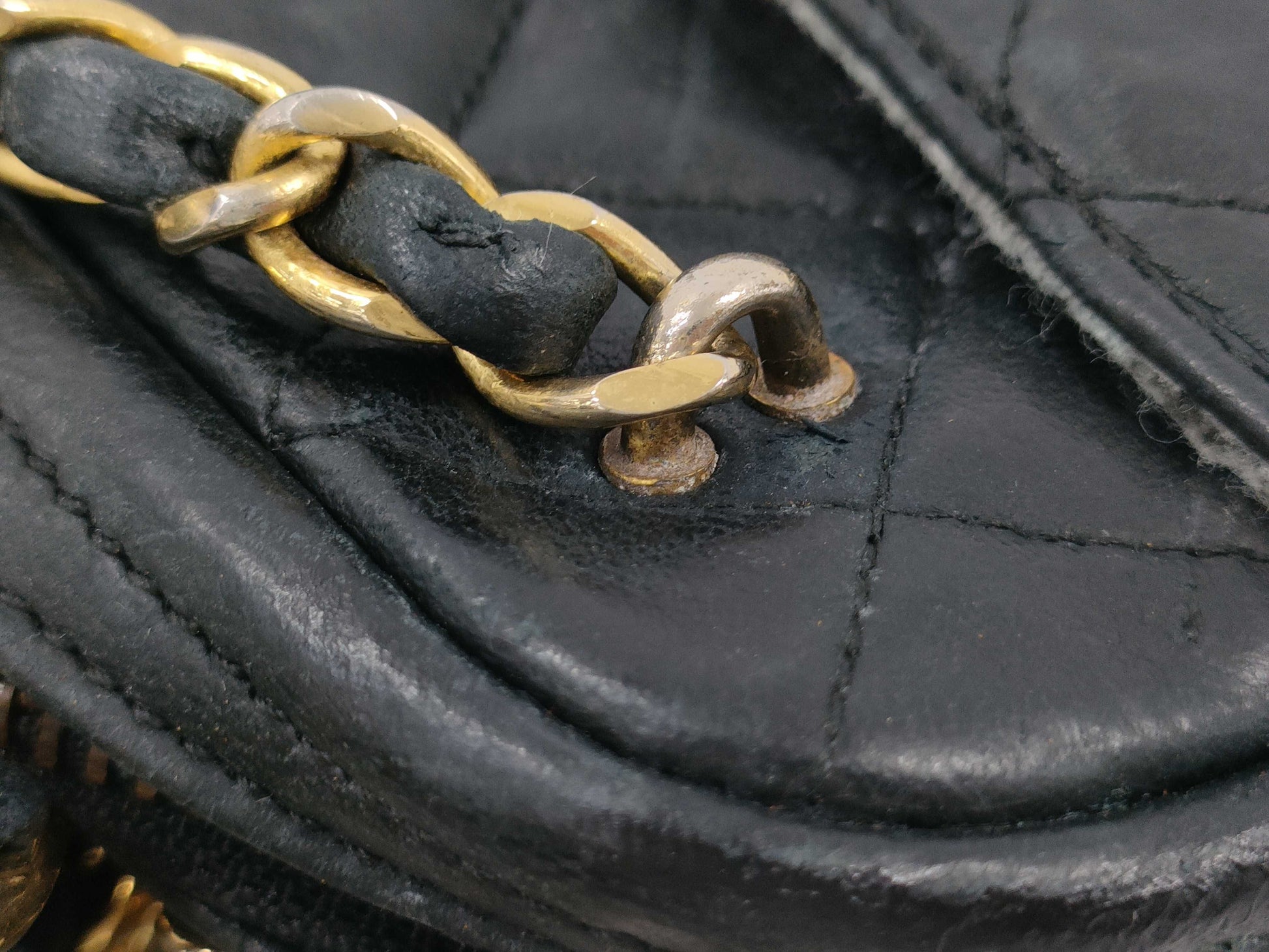 CHANEL Vintage Matelasse Chain Shoulder Bag