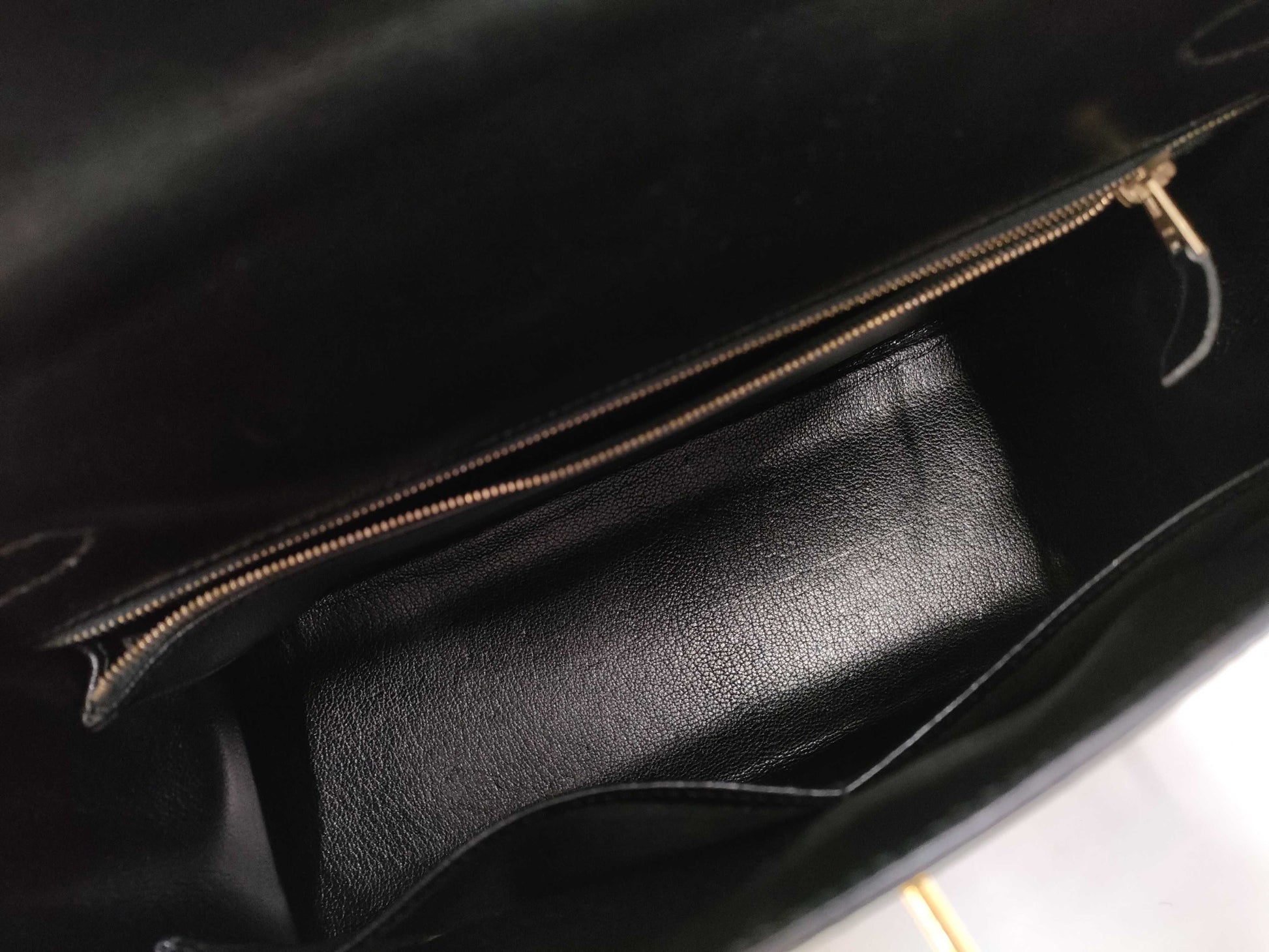 HERMES Kelly 32 Serie Box Calf Leather Black with Gold Hardware □C: 1999 Handbag