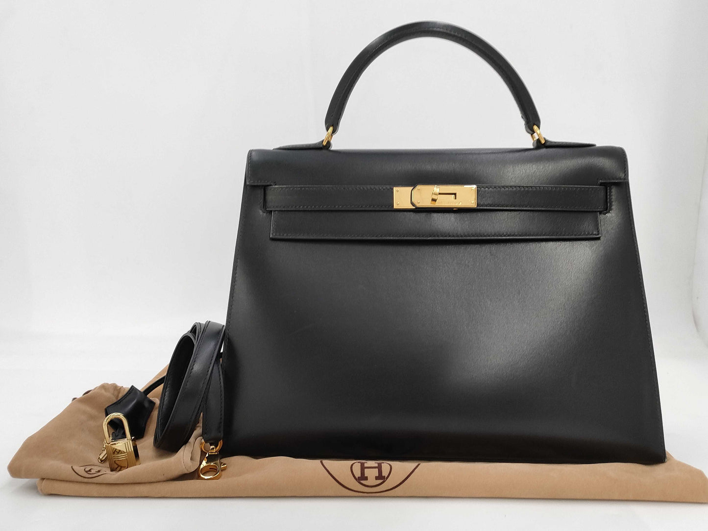 HERMES Kelly 32 Serie Box Calf Leather Black with Gold Hardware □C: 1999 Handbag