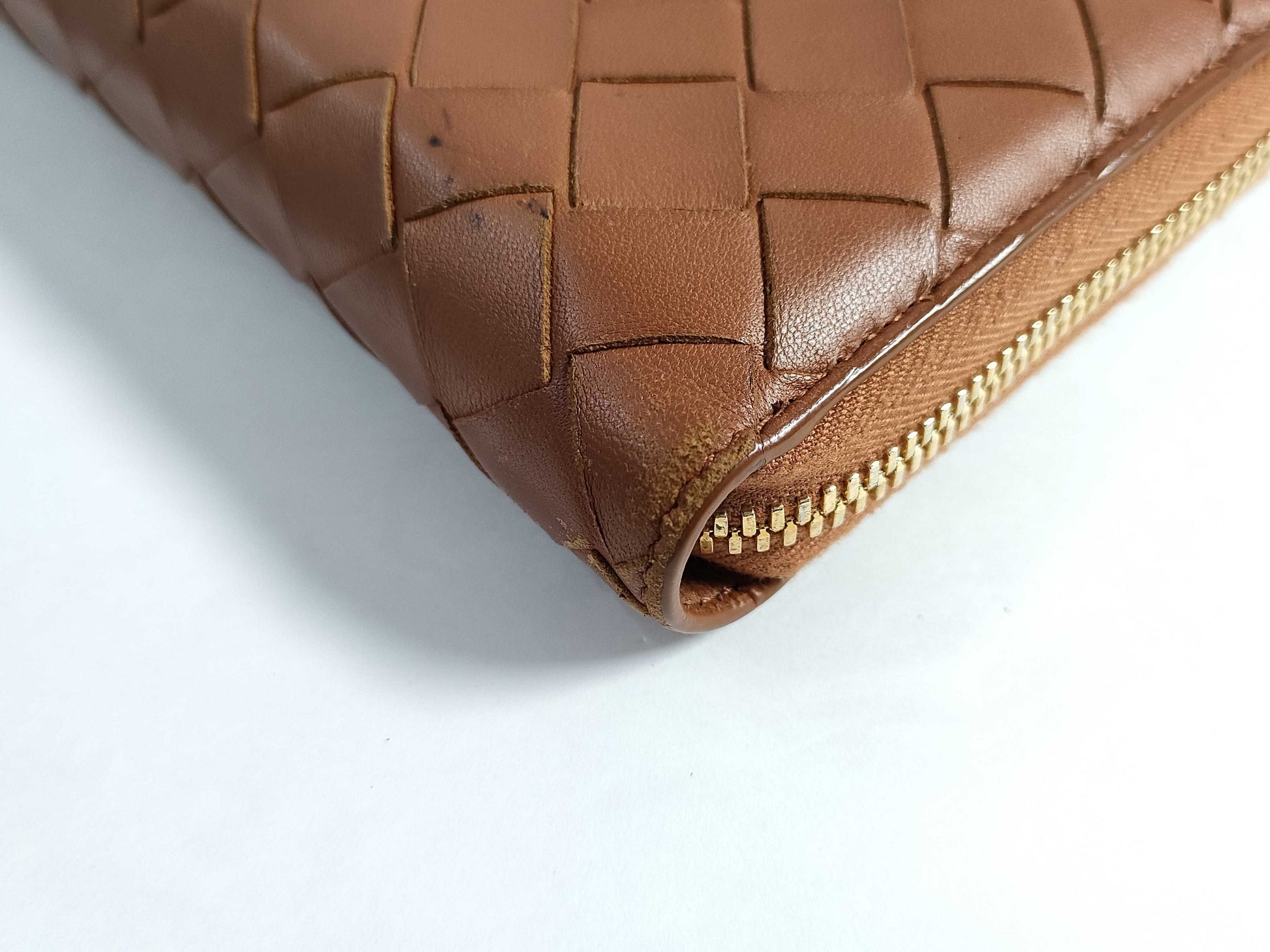 BOTTEGA VENETA Maxi Intrecciato Leather Round Zip Wallet Long Wallet