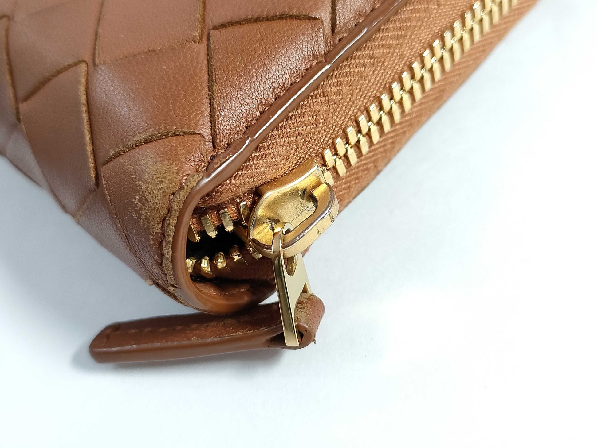 BOTTEGA VENETA Maxi Intrecciato Leather Round Zip Wallet Long Wallet