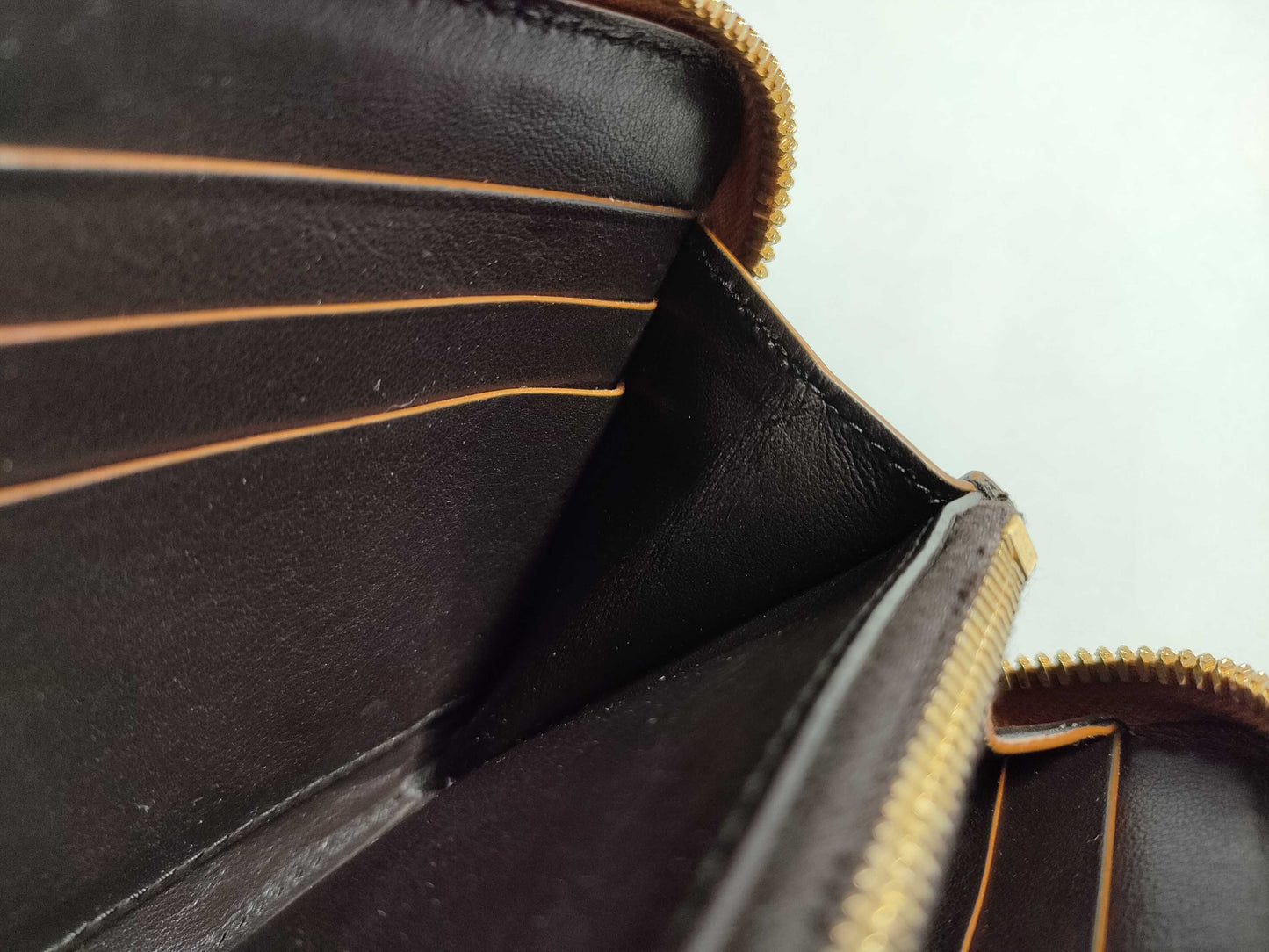 BOTTEGA VENETA Maxi Intrecciato Leather Round Zip Wallet Long Wallet