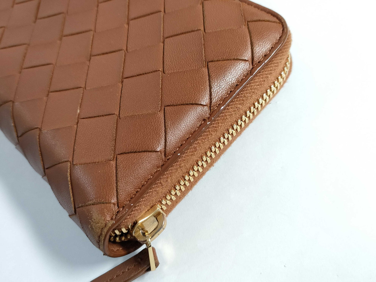 BOTTEGA VENETA Maxi Intrecciato Leather Round Zip Wallet Long Wallet