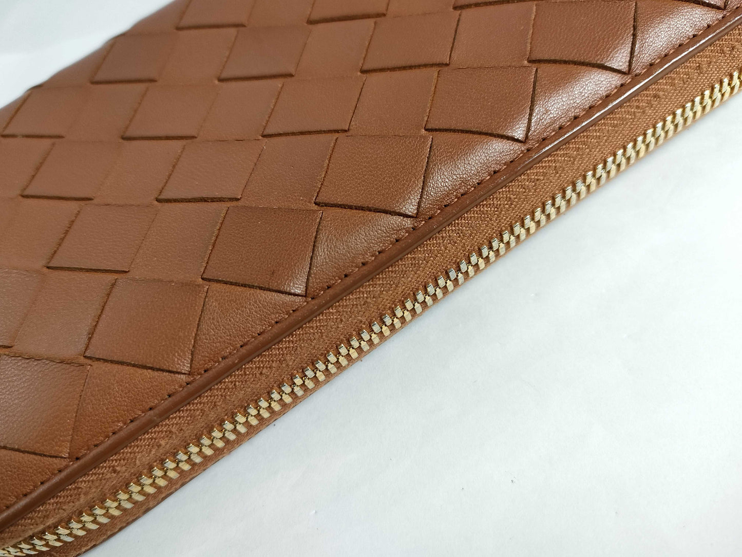 BOTTEGA VENETA Maxi Intrecciato Leather Round Zip Wallet Long Wallet