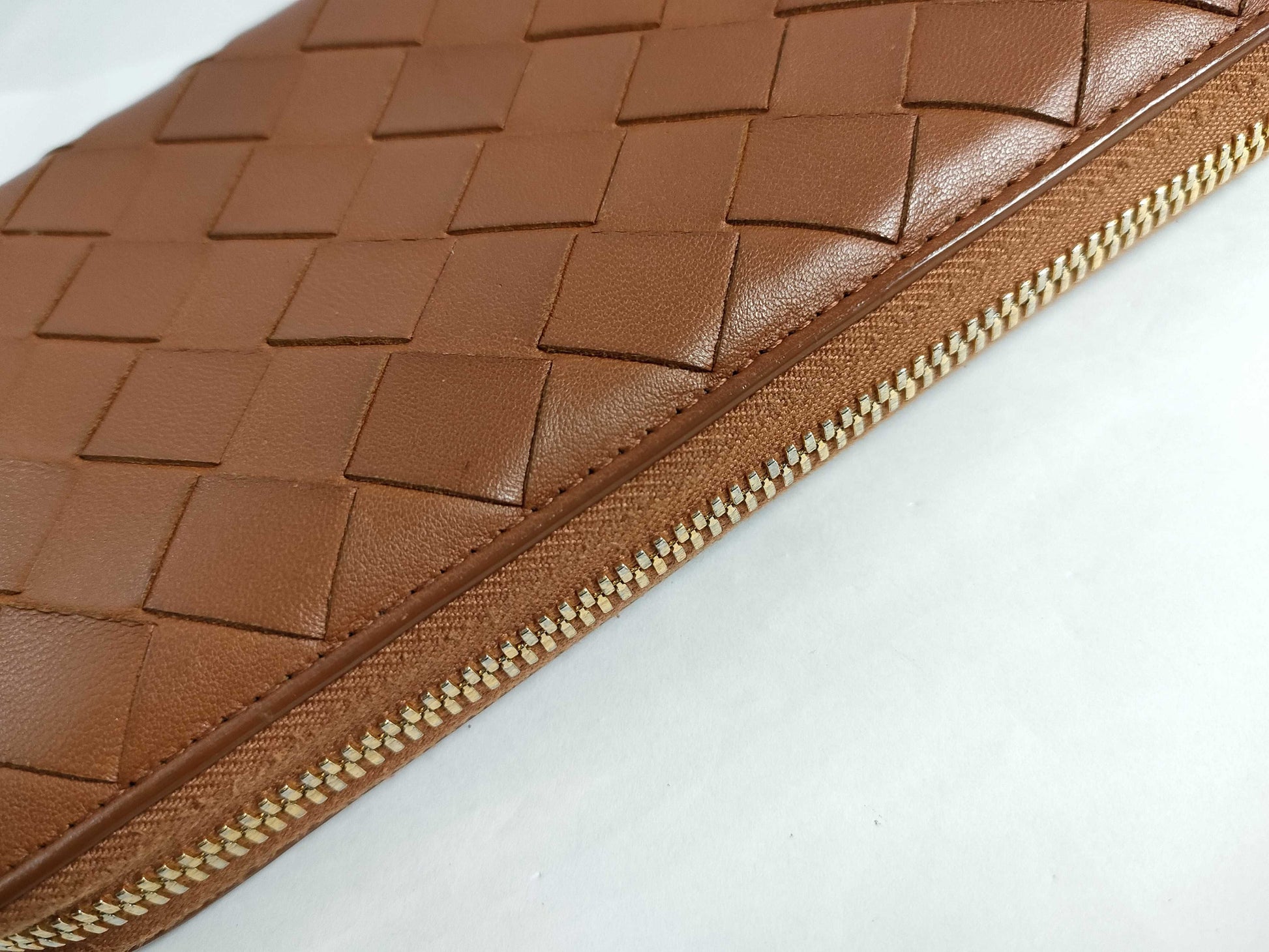 BOTTEGA VENETA Maxi Intrecciato Leather Round Zip Wallet Long Wallet
