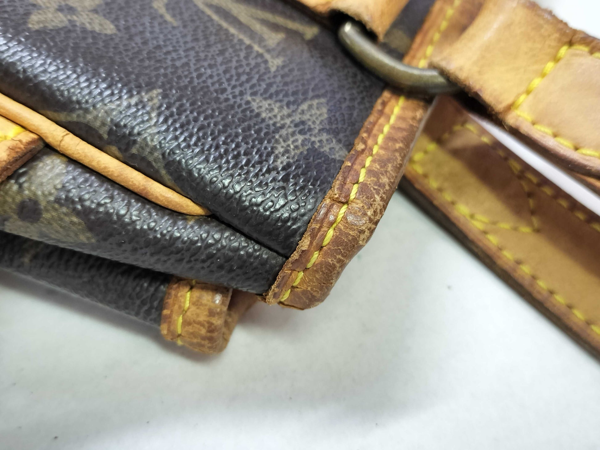 LOUIS VUITTON Unreadable Monogram Louis Vuitton Batignolles Tote Bag