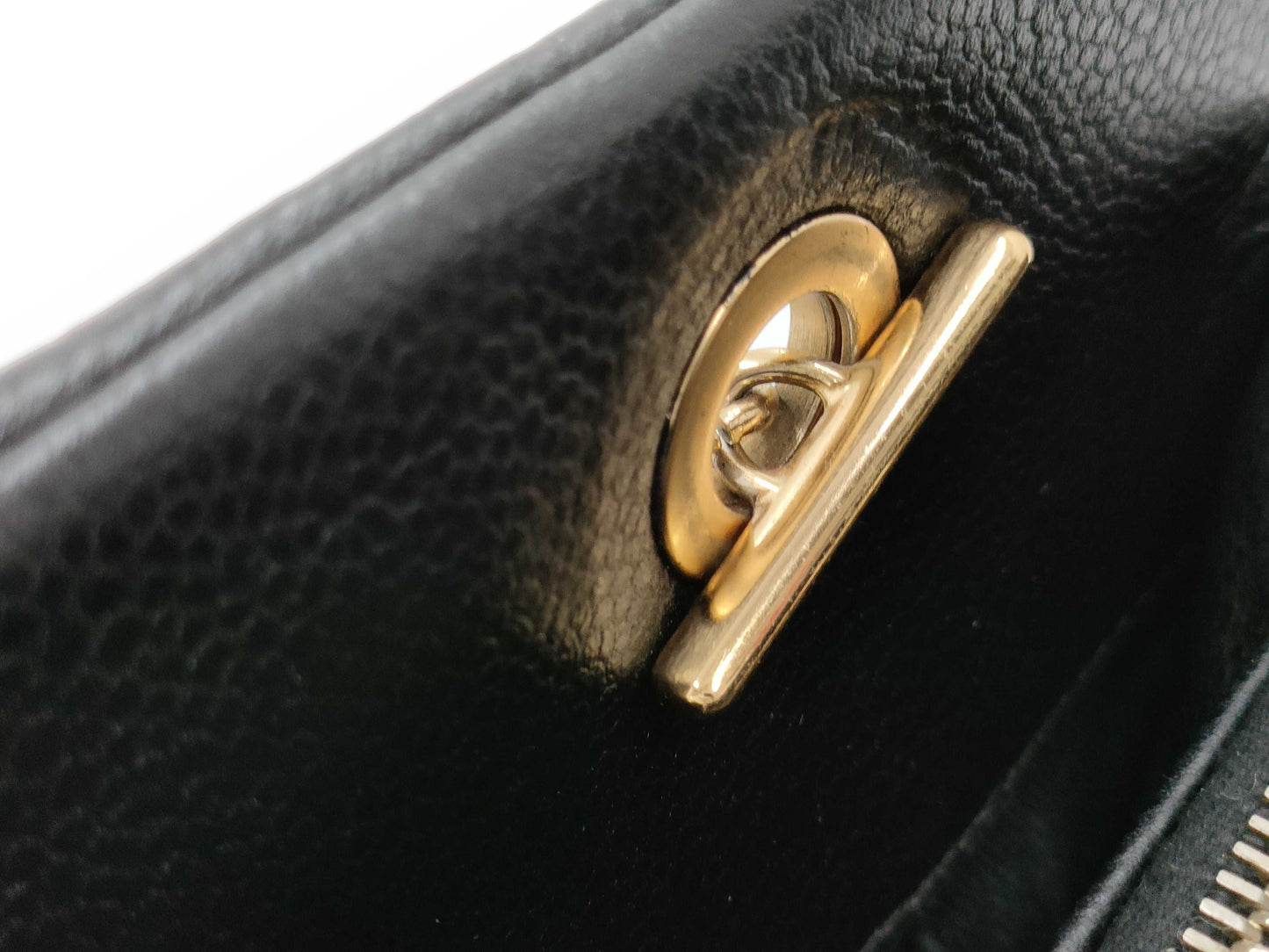 CHANEL Caviar Skin Shoulder Bag