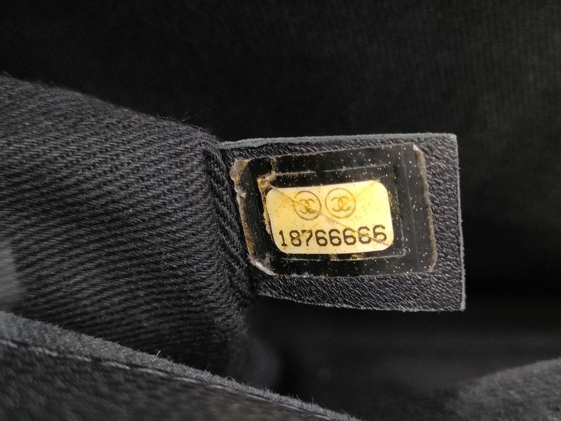 CHANEL Caviar Skin Shoulder Bag