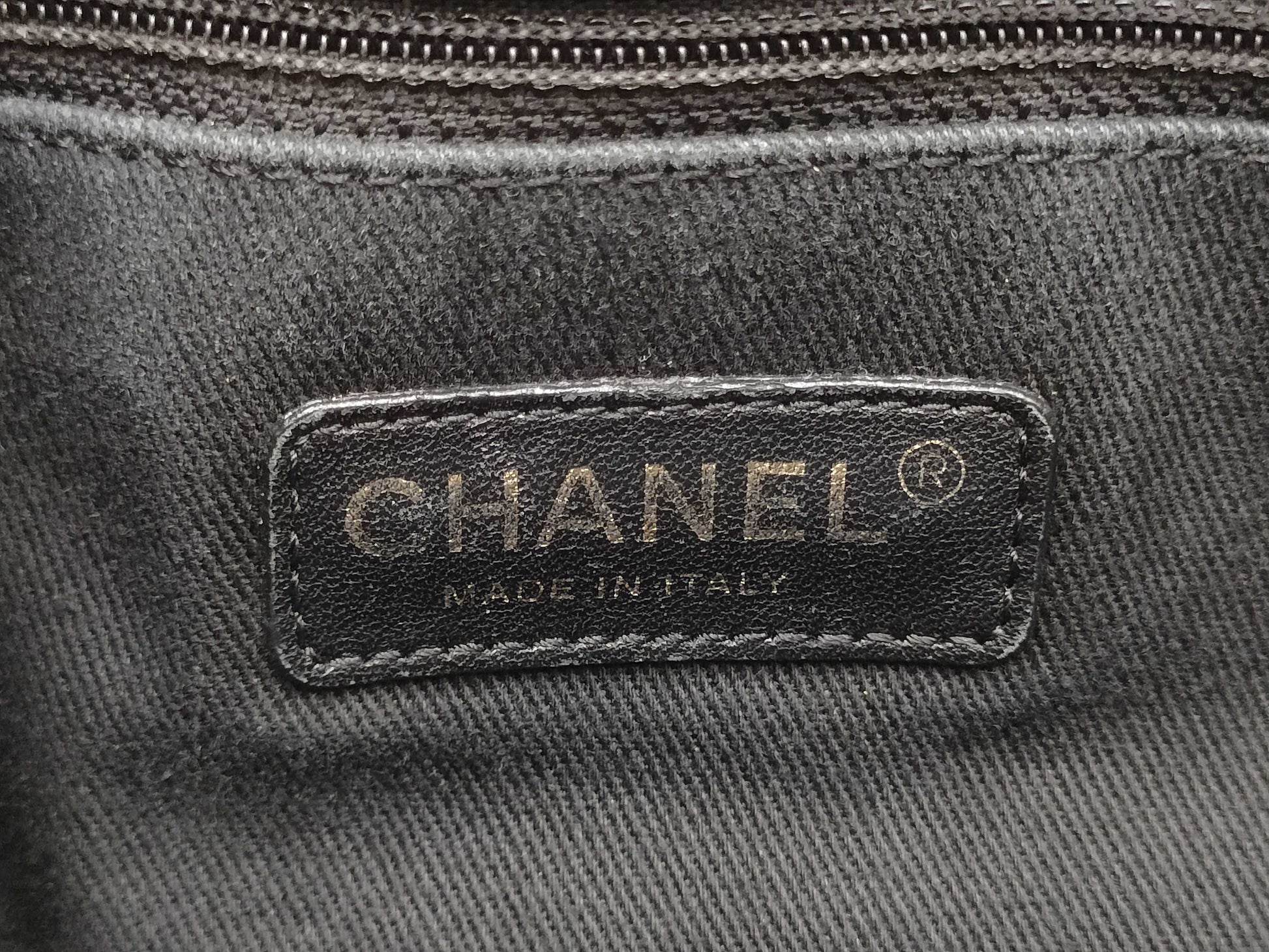 CHANEL Caviar Skin Shoulder Bag