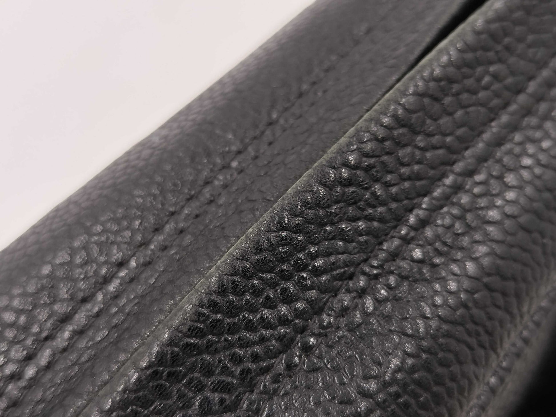 CHANEL Matelasse Chain Shoulder Bag in Black Caviar Skin 3054997 Shoulder Bag