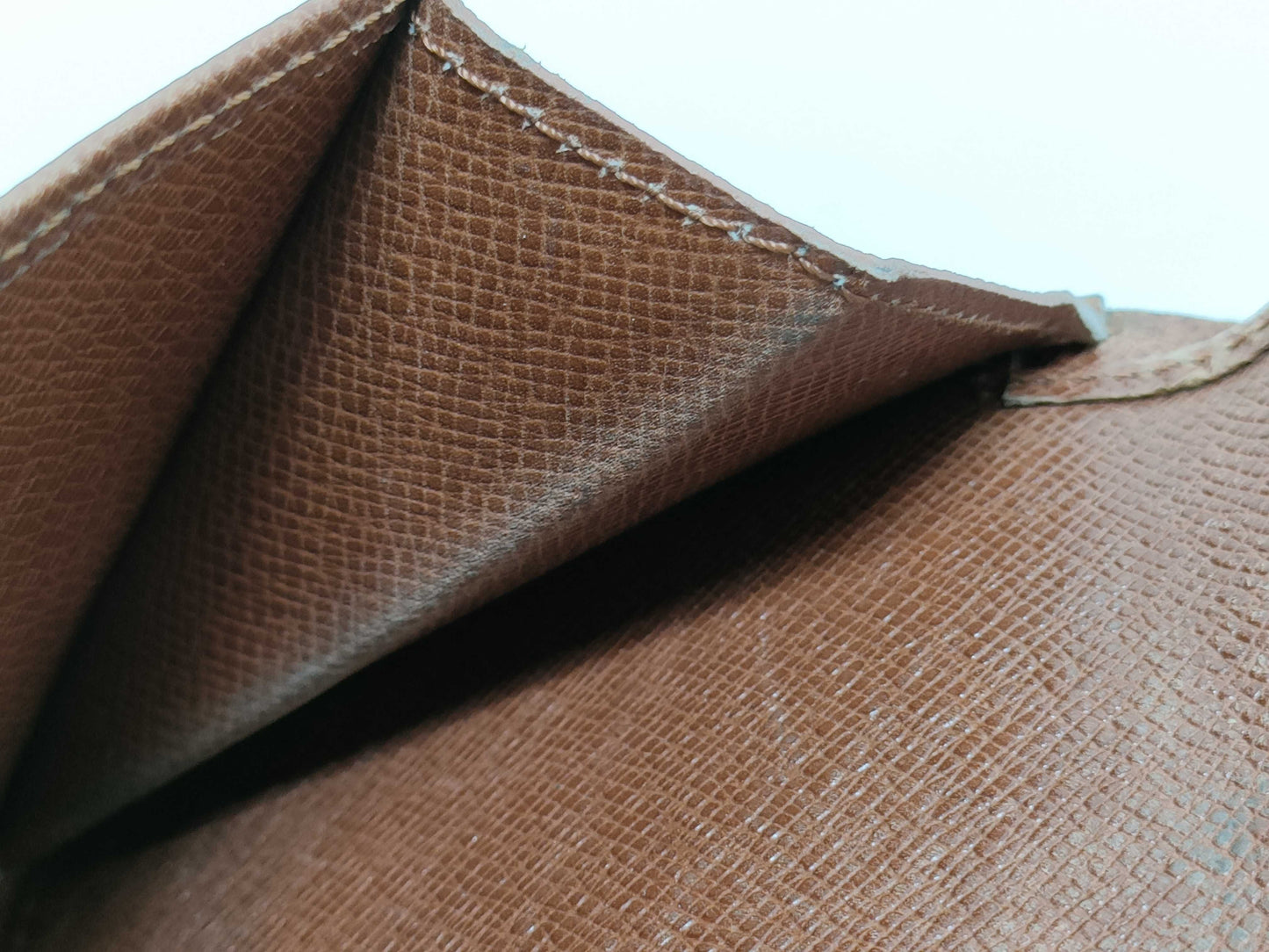 LOUIS VUITTON REID Unconfirmed TH 1926 Monogram Louis Vuitton International M61217 TH1926 Wallet