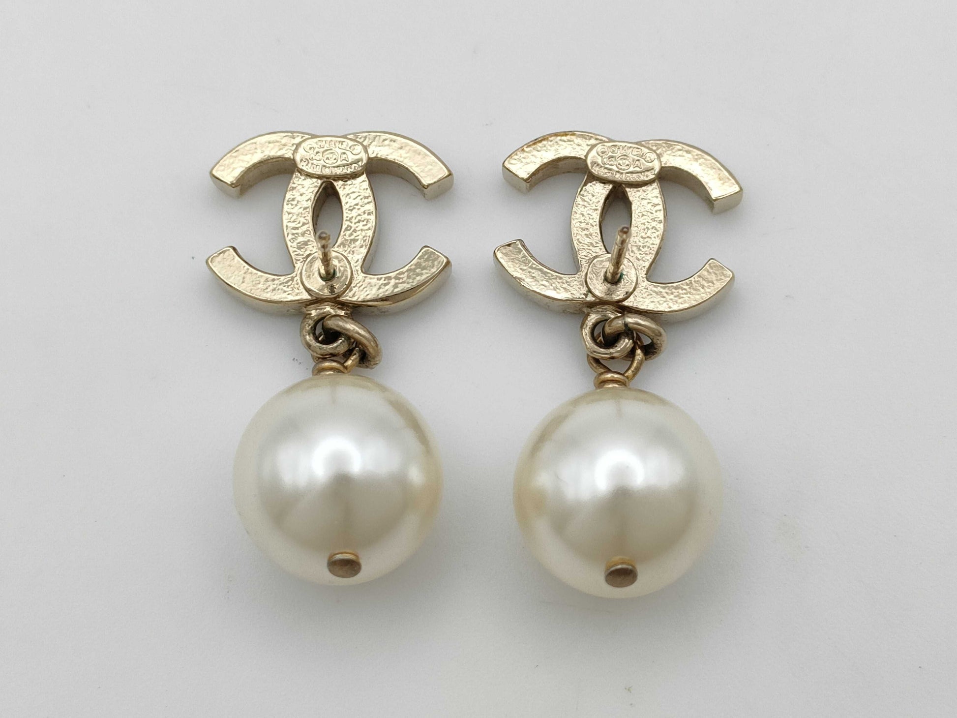 CHANEL A06 Coco Mark Pearl Earrings