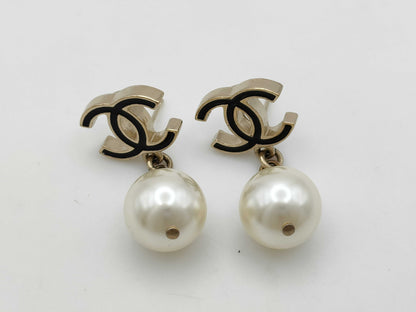 CHANEL A06 Coco Mark Pearl Earrings