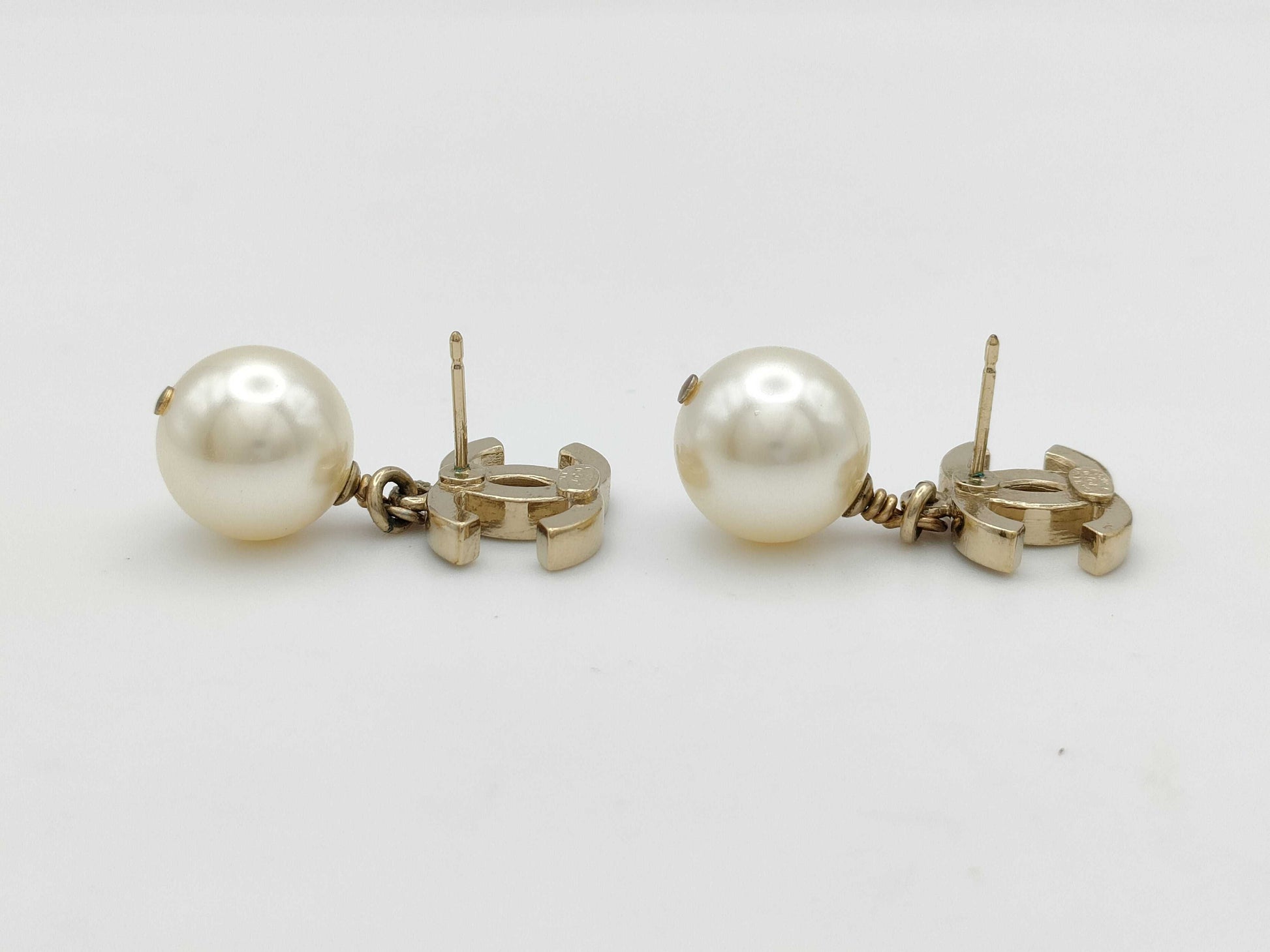 CHANEL A06 Coco Mark Pearl Earrings