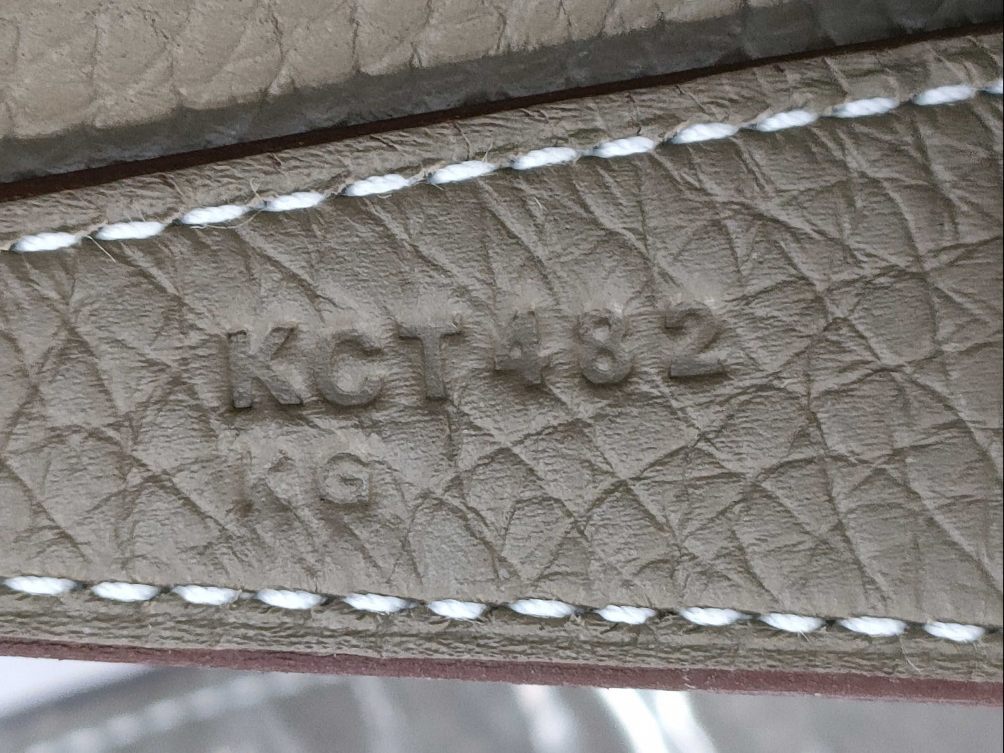 HERMES Lindy 26 Etoupe Taurillon Clemence Leather Handbag with Gold Hardware and K Stamp