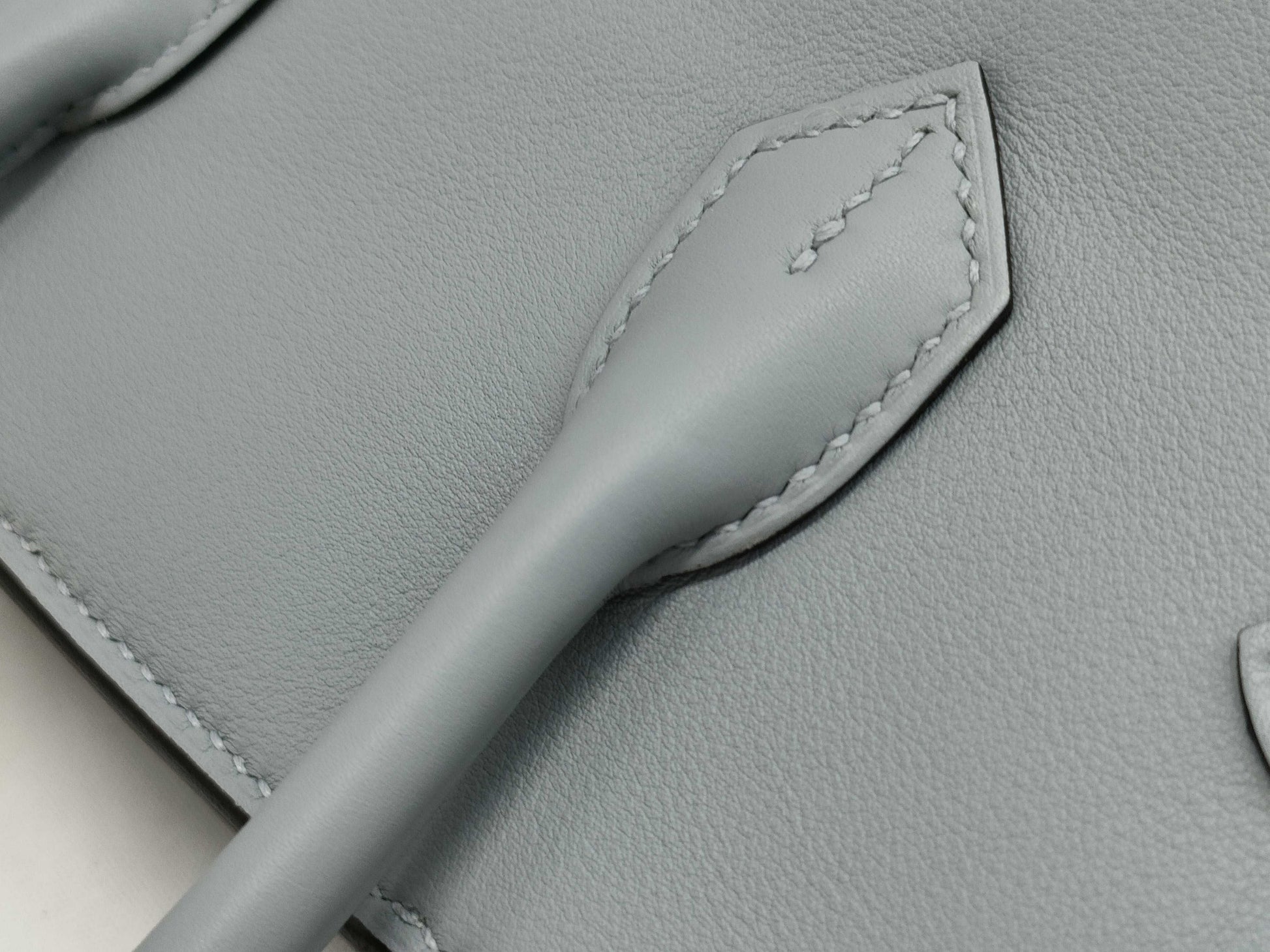 HERMES Birkin 25 in Platinum with Swift Champagne Gold Hardware and K Stamp.