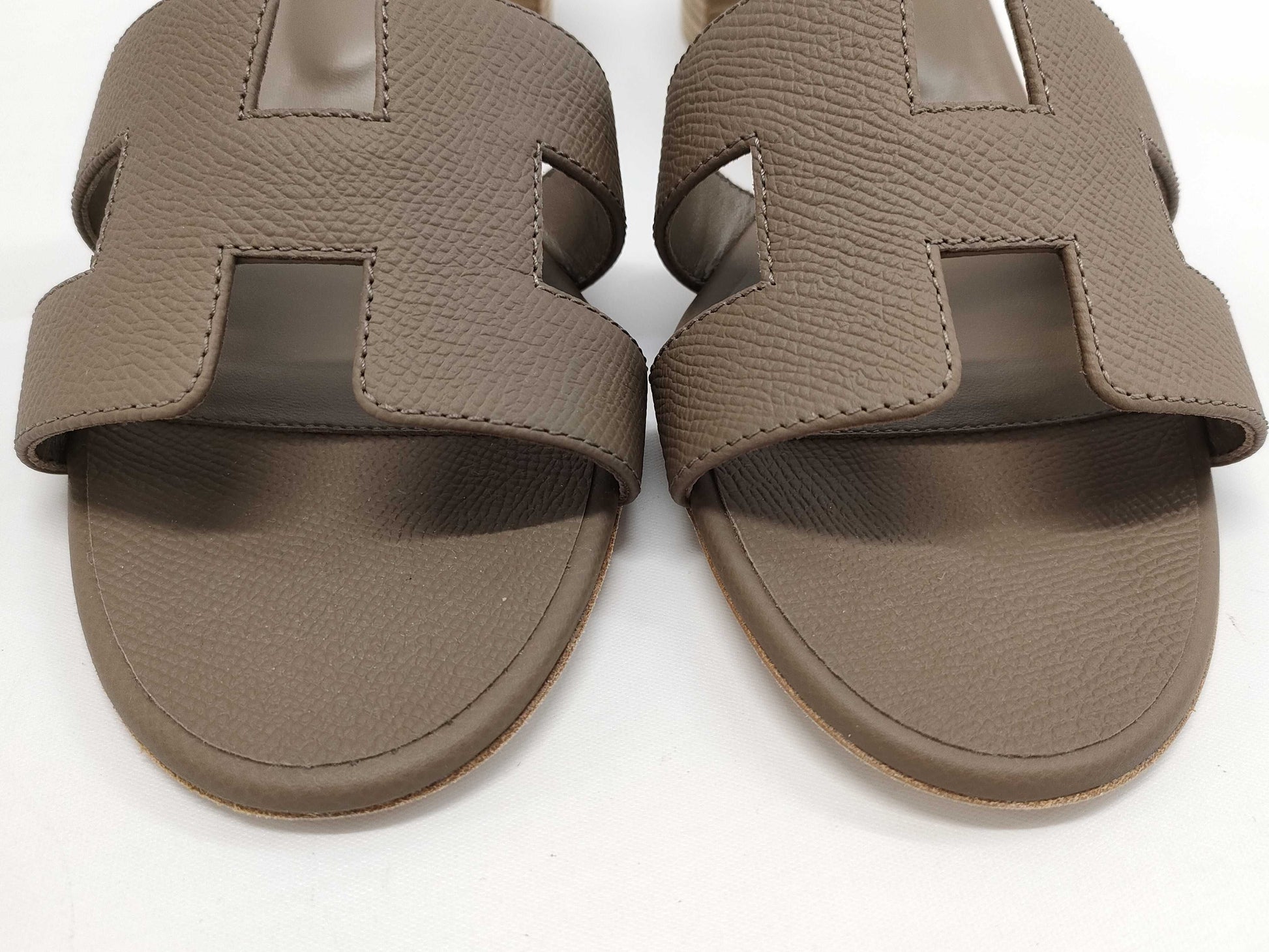 HERMES Oasis Etoupe Sandals, Size 39