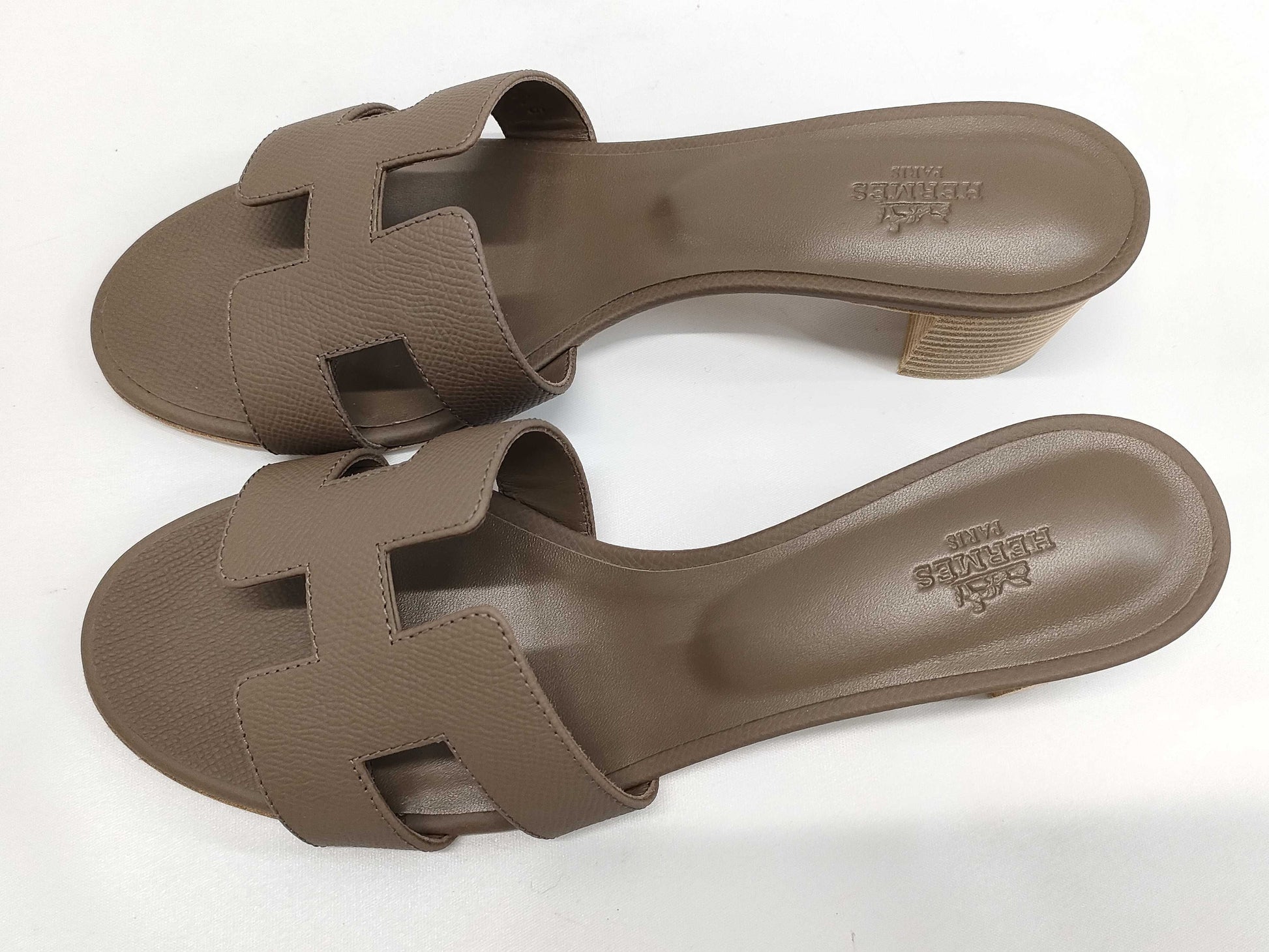 HERMES Oasis Etoupe Sandals, Size 39