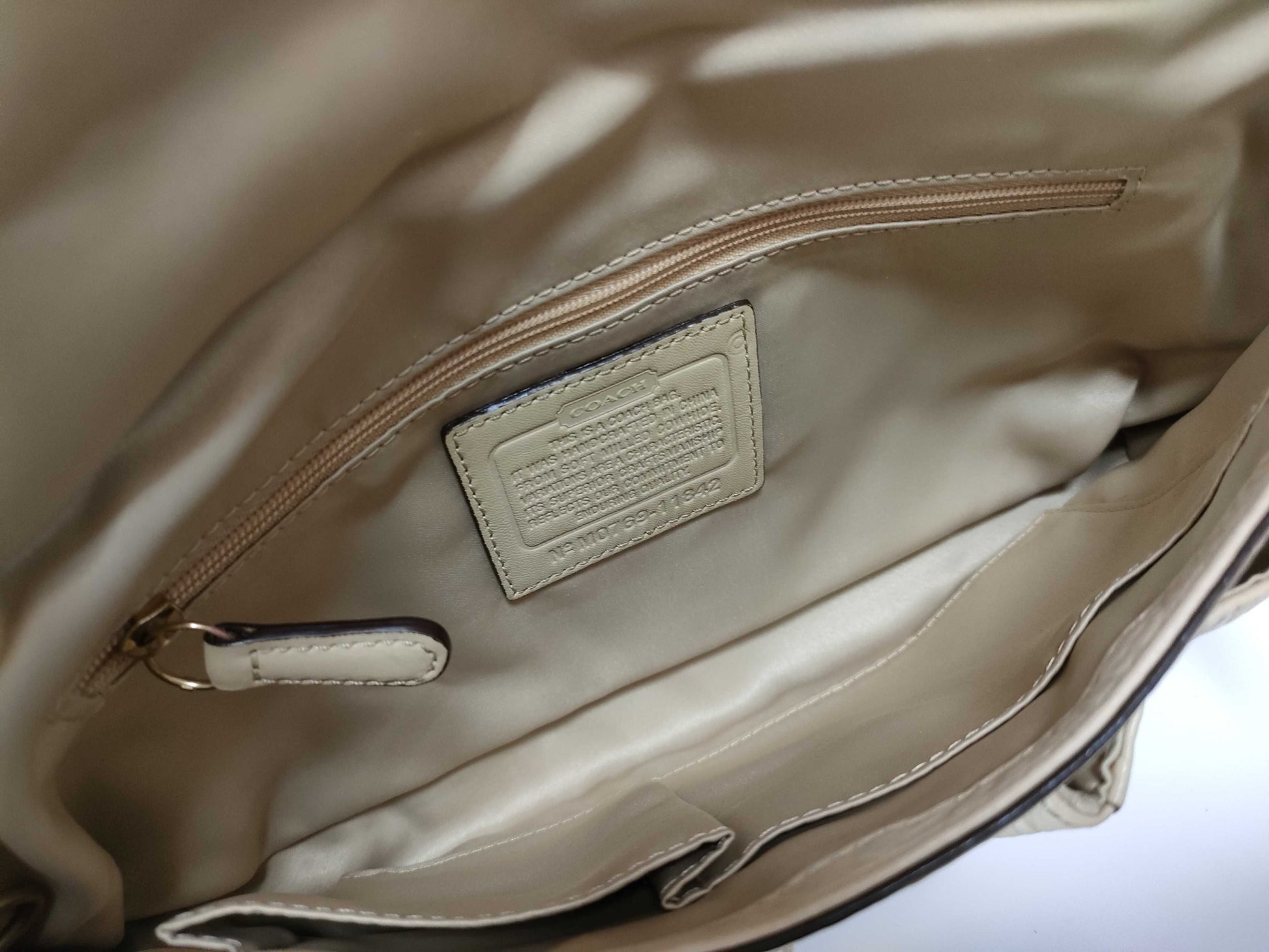 COACH Leather Beige Soho One-Shoulder Shoulder Bag