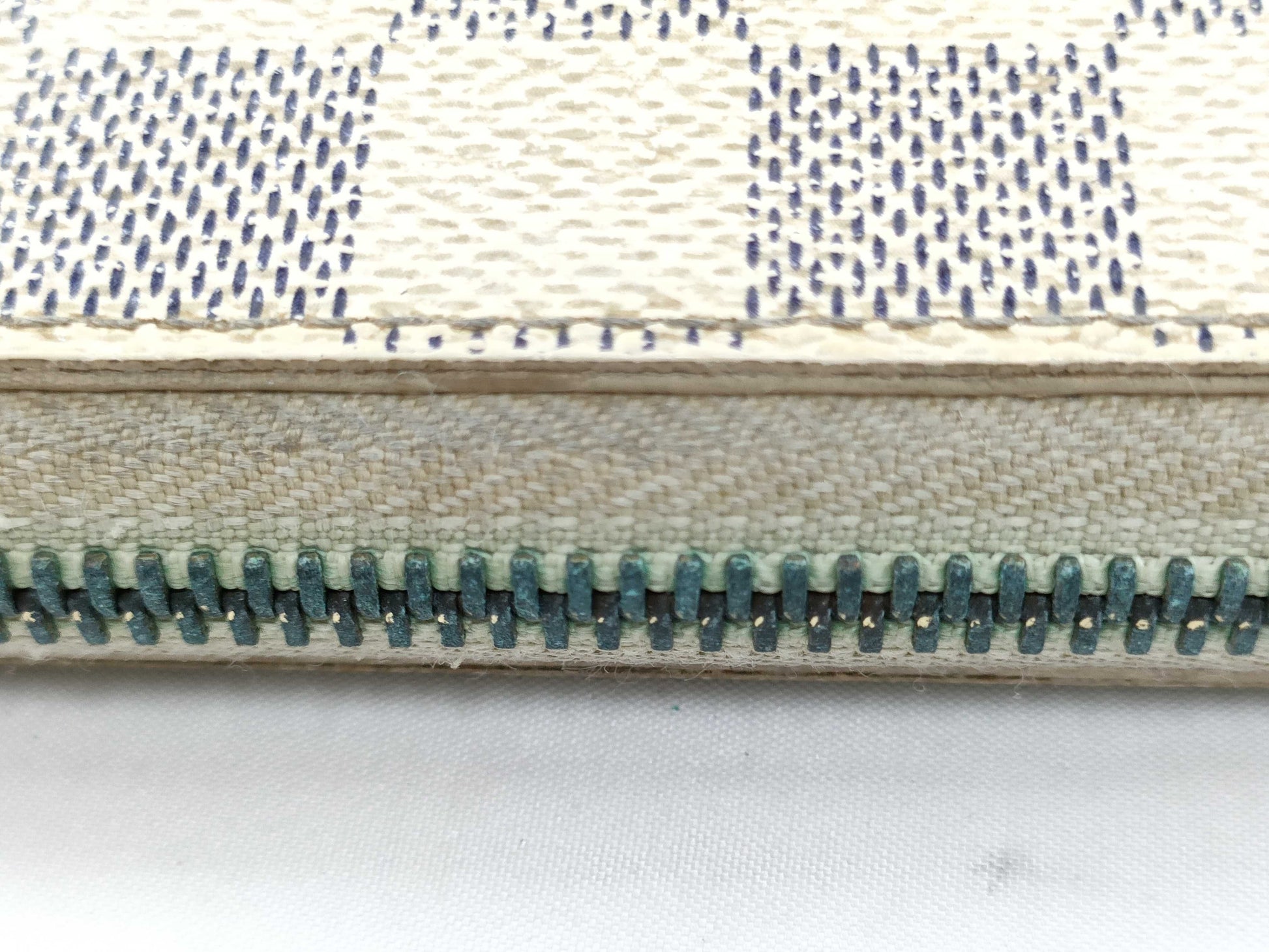 LOUIS VUITTON SD 2110 RFID Unverified Damier Azur Louis Vuitton Azur Zippy Wallet N60019 Wallet