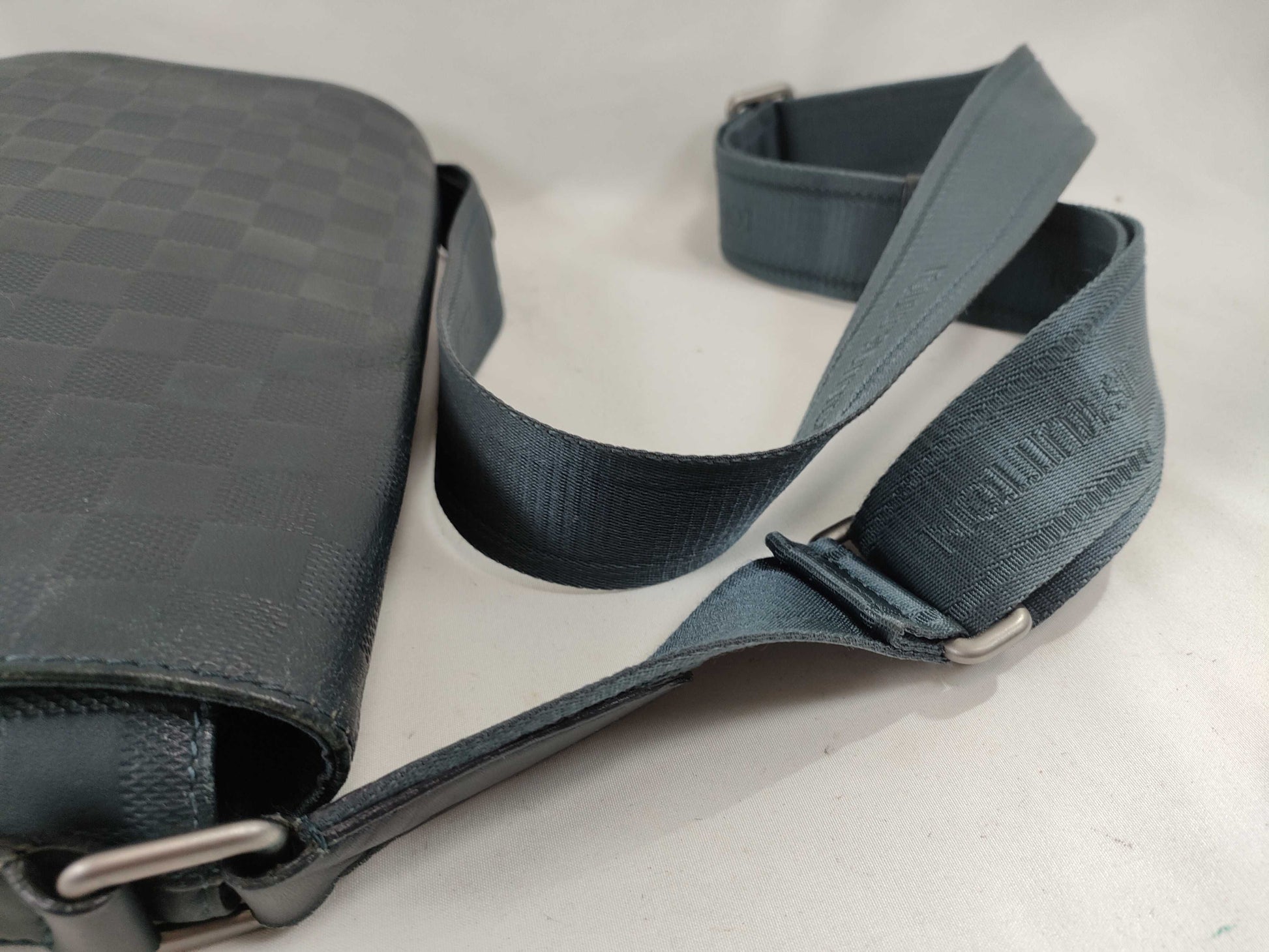 LOUIS VUITTON Damier Infini LOUIS VUITTON Damier Infini District MM N41283 Shoulder Bag Shoulder Bag