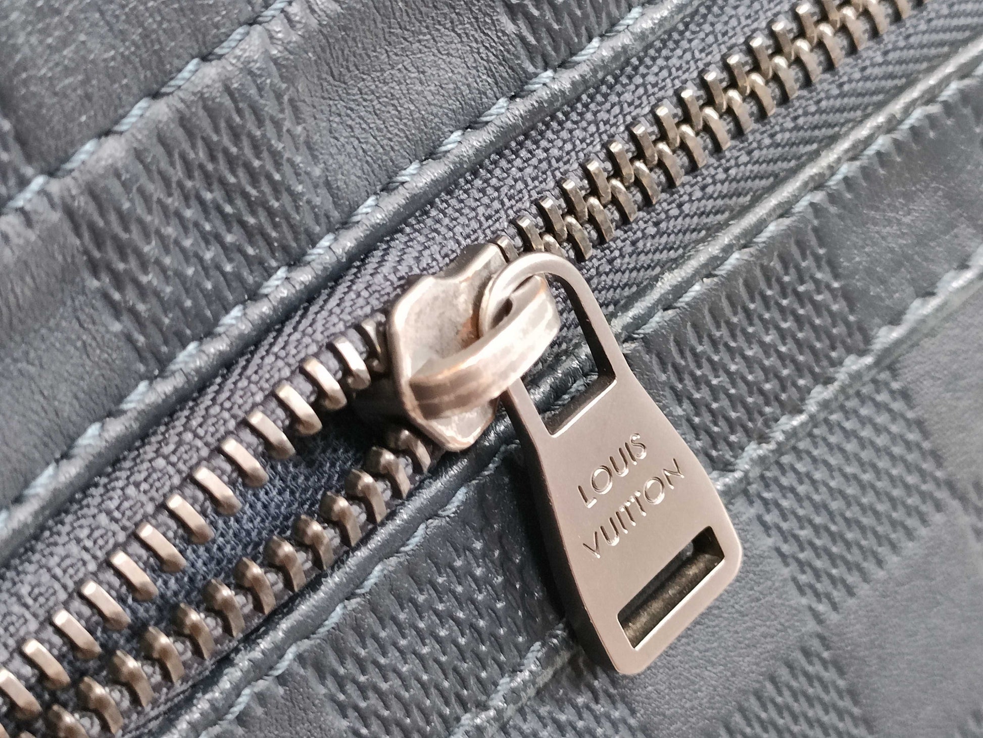 LOUIS VUITTON Damier Infini LOUIS VUITTON Damier Infini District MM N41283 Shoulder Bag Shoulder Bag