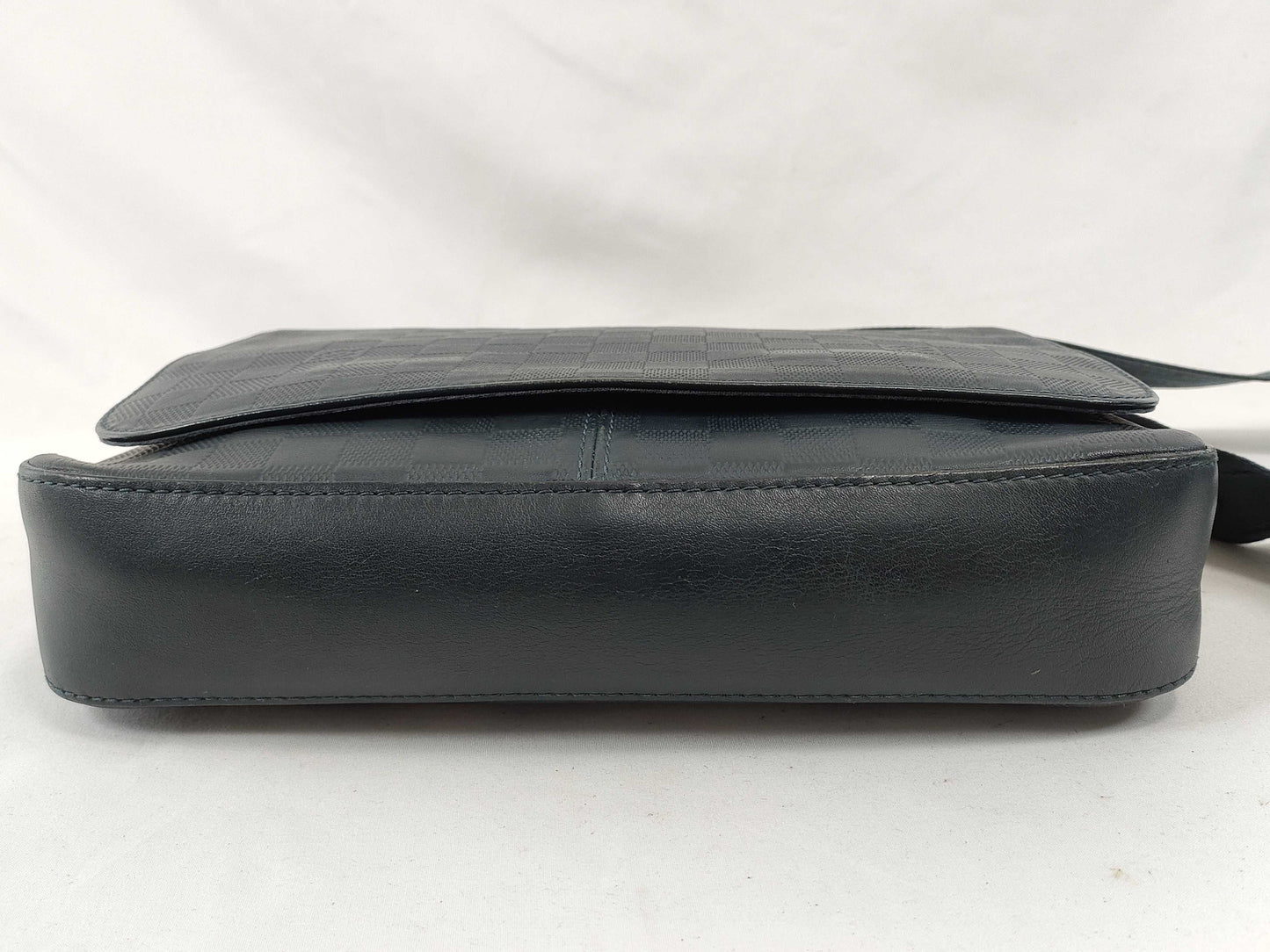 LOUIS VUITTON Damier Infini LOUIS VUITTON Damier Infini District MM N41283 Shoulder Bag Shoulder Bag