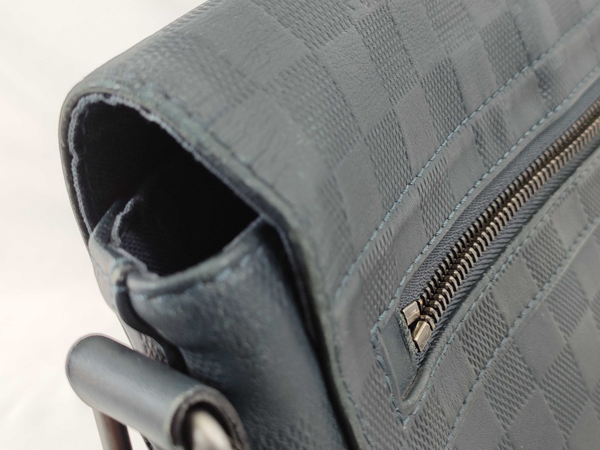 LOUIS VUITTON Damier Infini LOUIS VUITTON Damier Infini District MM N41283 Shoulder Bag Shoulder Bag
