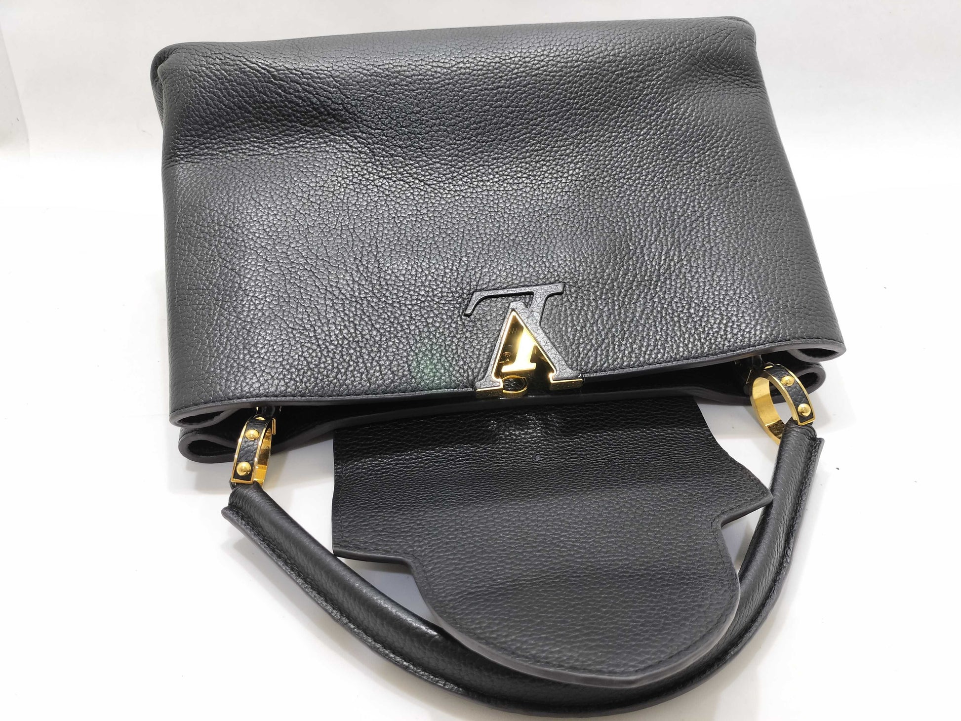 LOUIS VUITTON MI 1124 Louis Vuitton Capucines Handbag