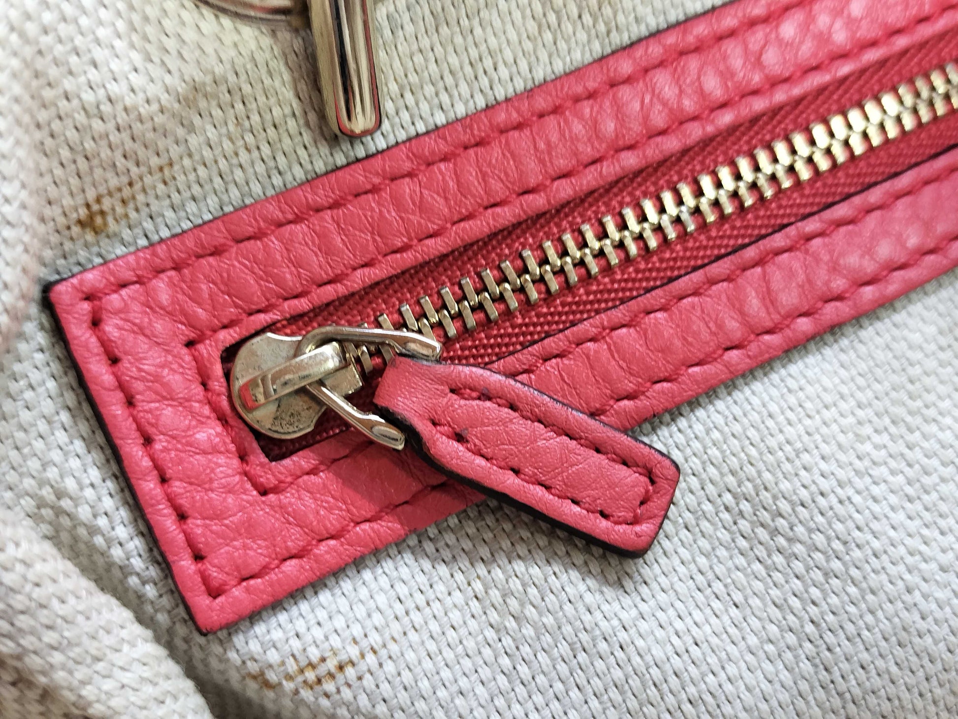 GUCCI Soho Gucci Camera Bag Shoulder Bag