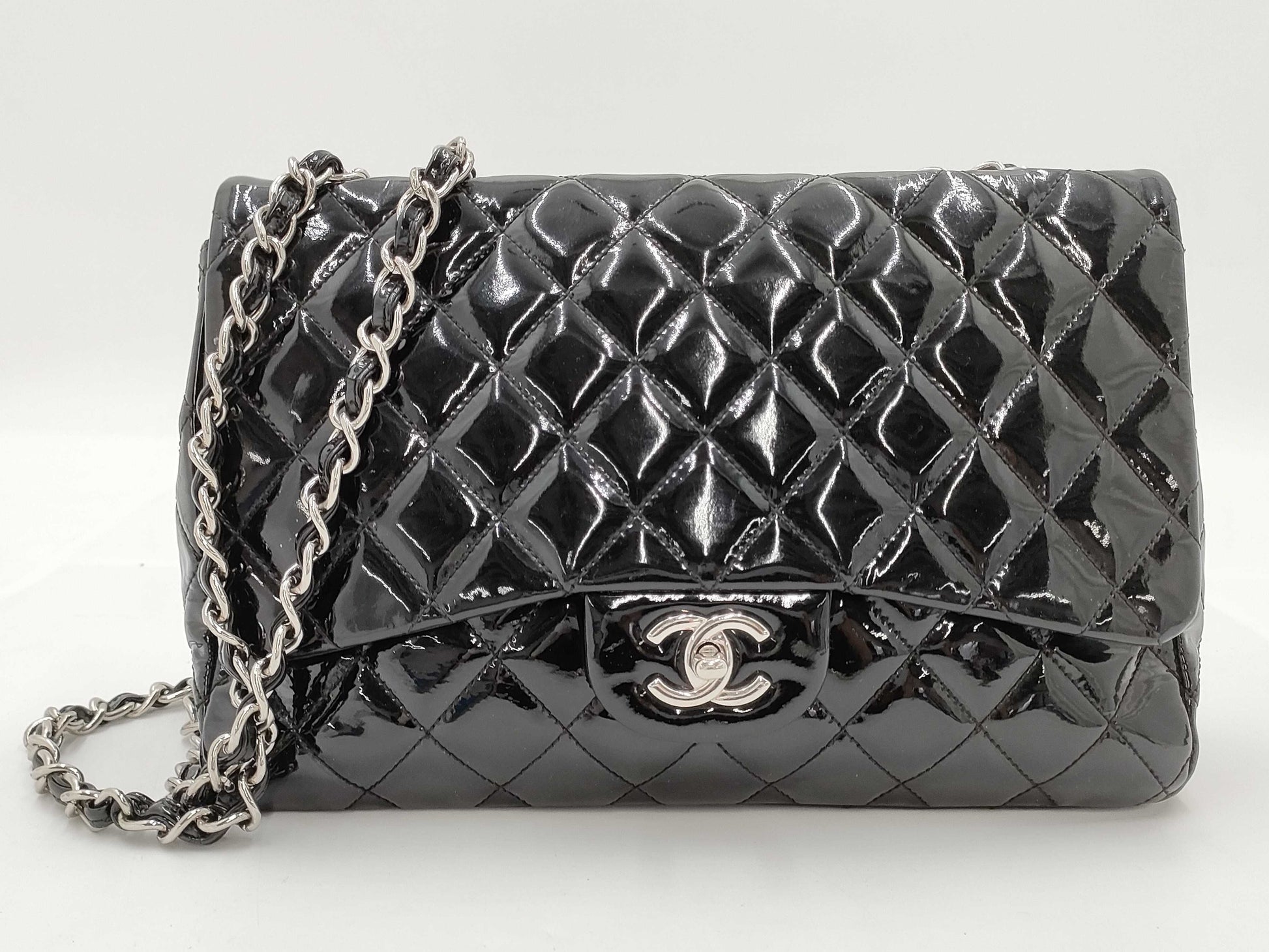 CHANEL Matelasse Shoulder Bag