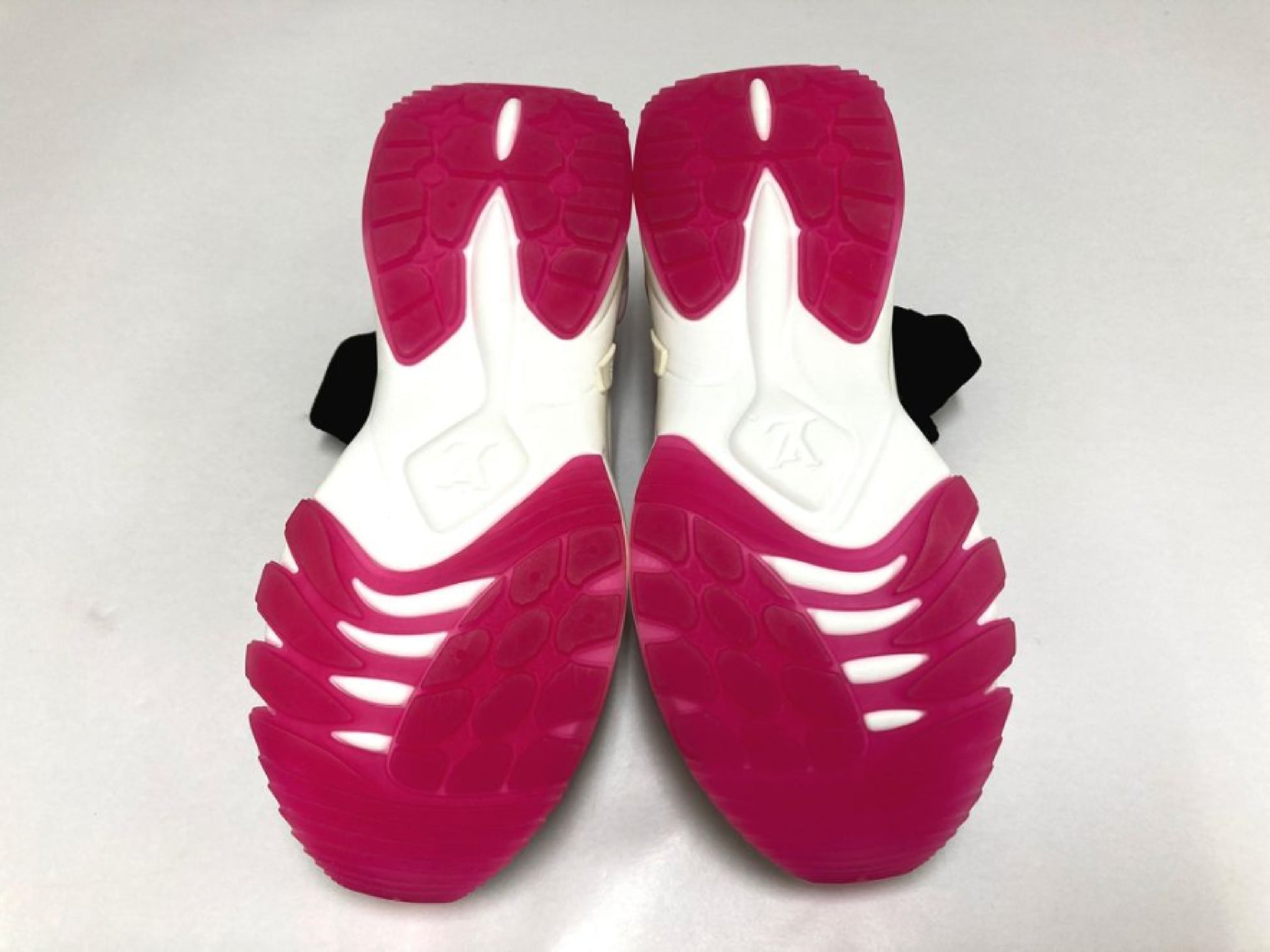 LOUIS VUITTON Sneakers Size 36 Sneakers