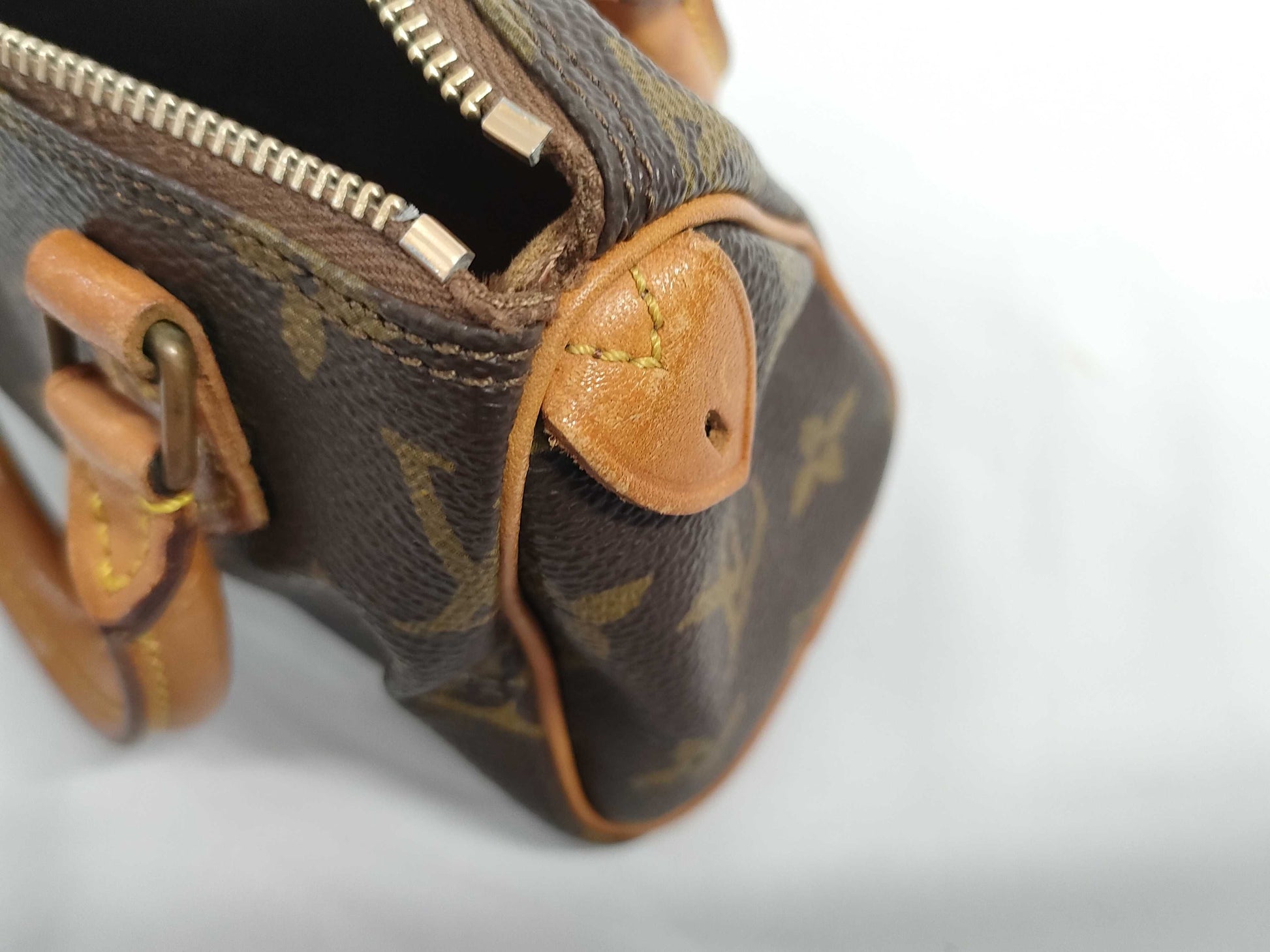LOUIS VUITTON RFID verification not possible, serial number not confirmed, Monogram LOUIS VUITTON M41534 Monogram M41534 Mini Speedy Pouch Handbag with White Tag