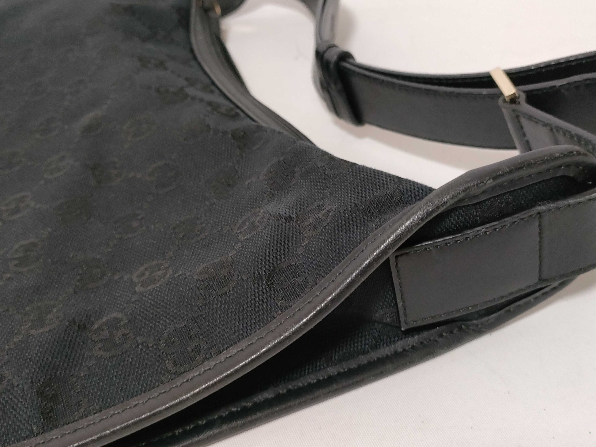 GUCCI GG Canvas Gucci Shoulder Bag