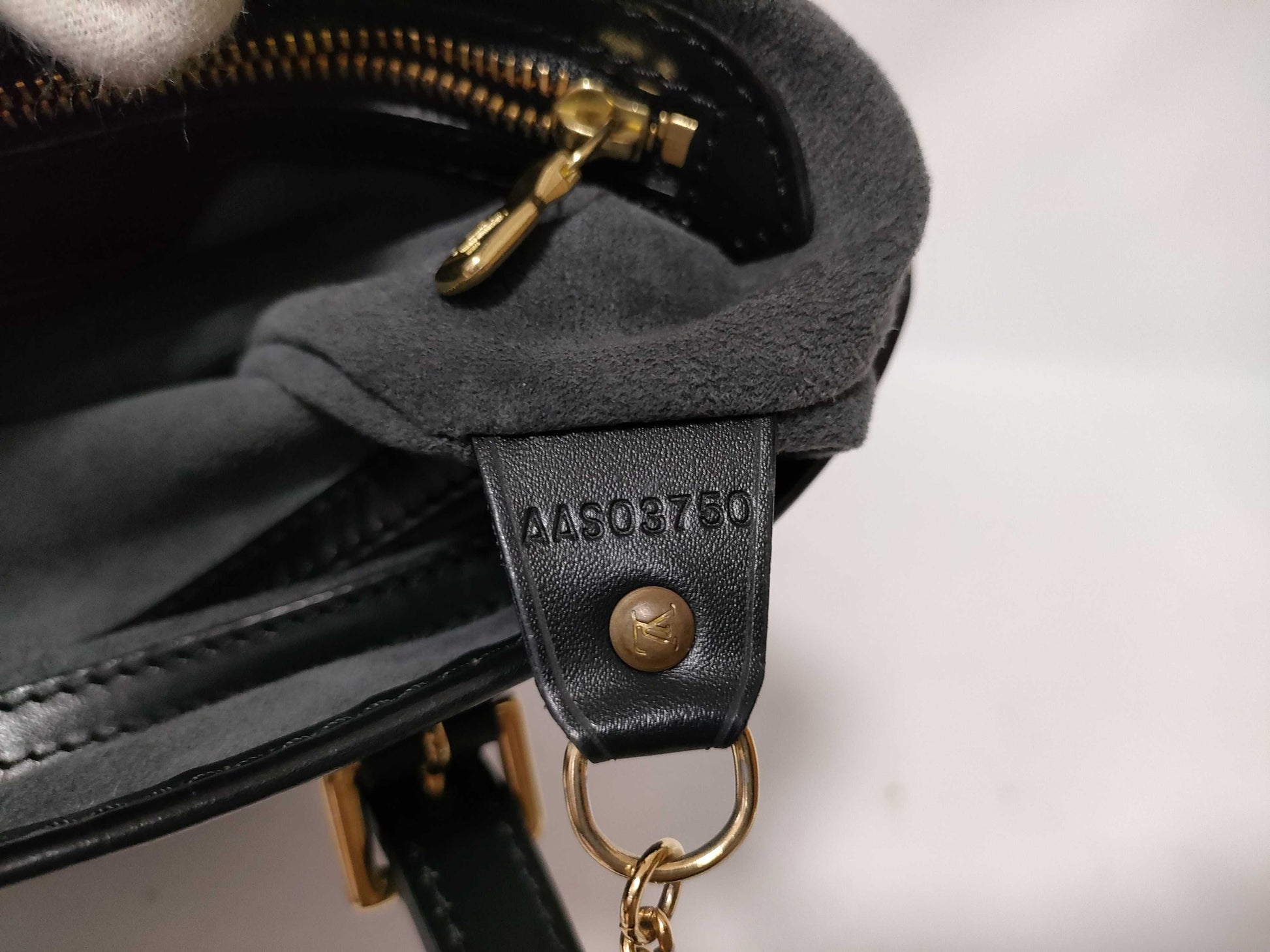 LOUIS VUITTON Epi Bucket Shoulder Bag