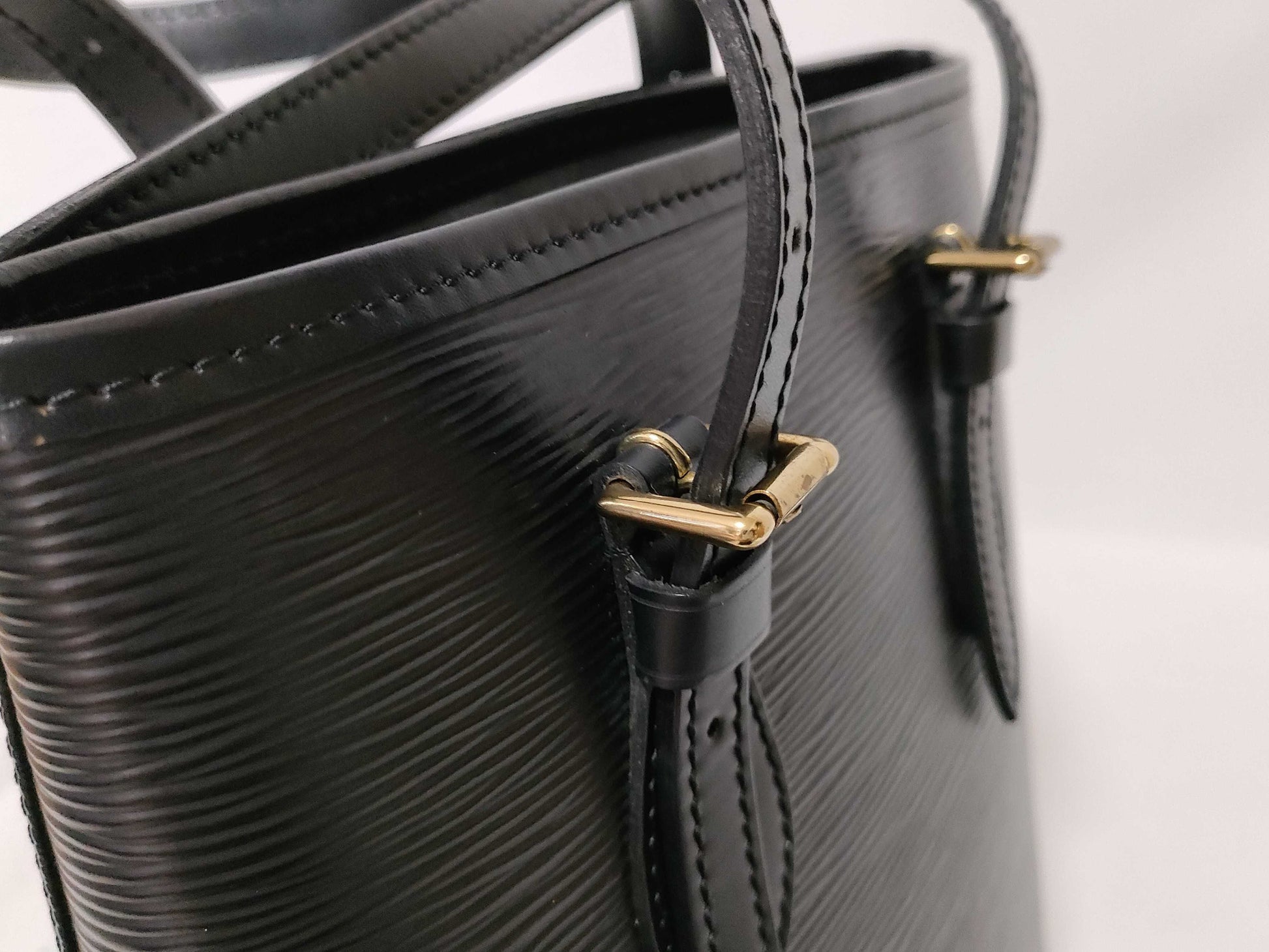 LOUIS VUITTON Epi Bucket Shoulder Bag