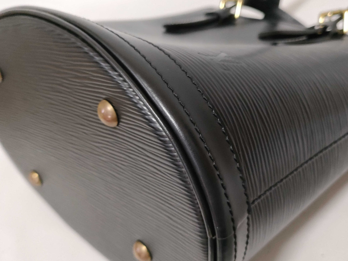 LOUIS VUITTON Epi Bucket Shoulder Bag