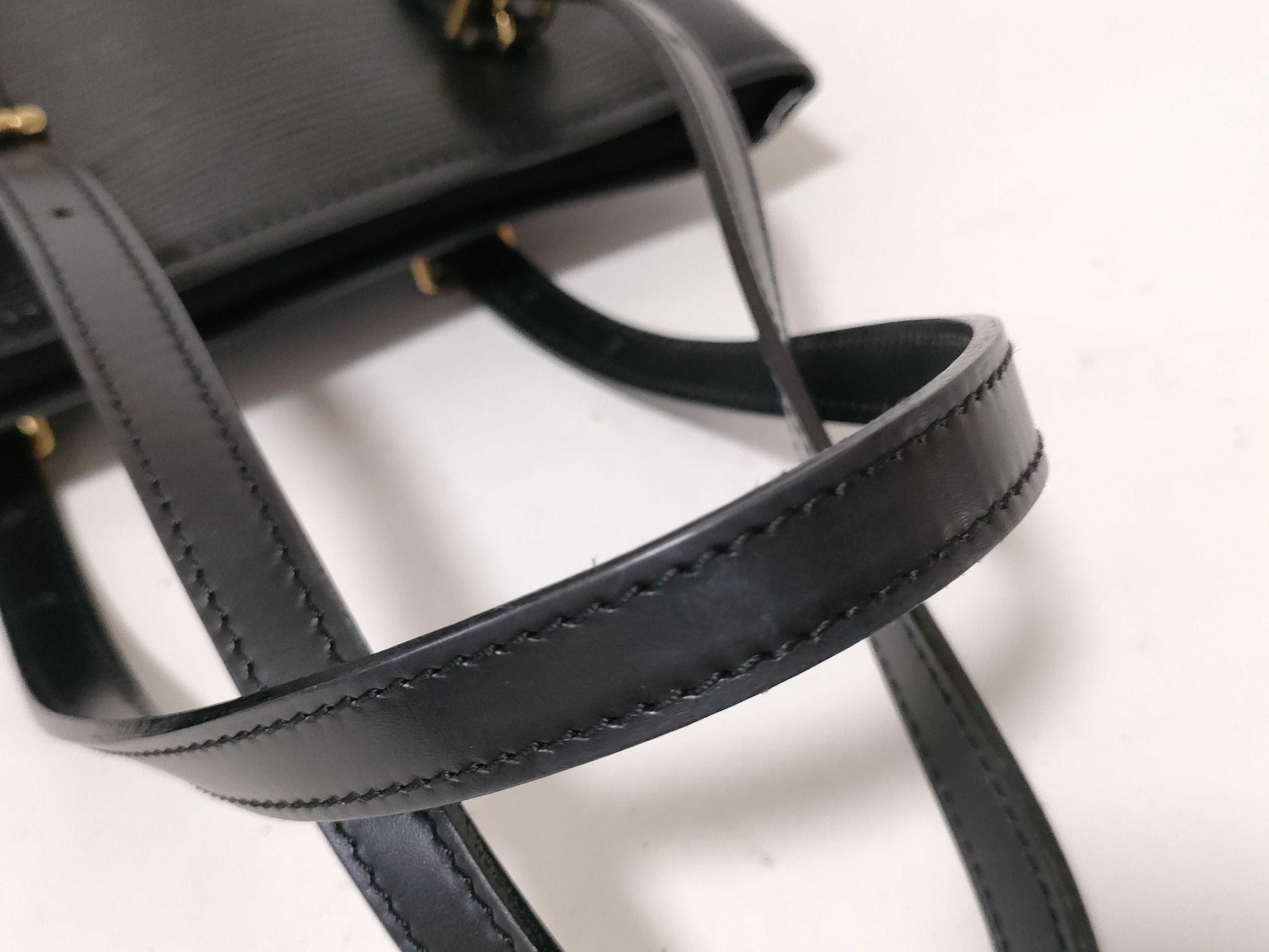 LOUIS VUITTON Epi Bucket Shoulder Bag